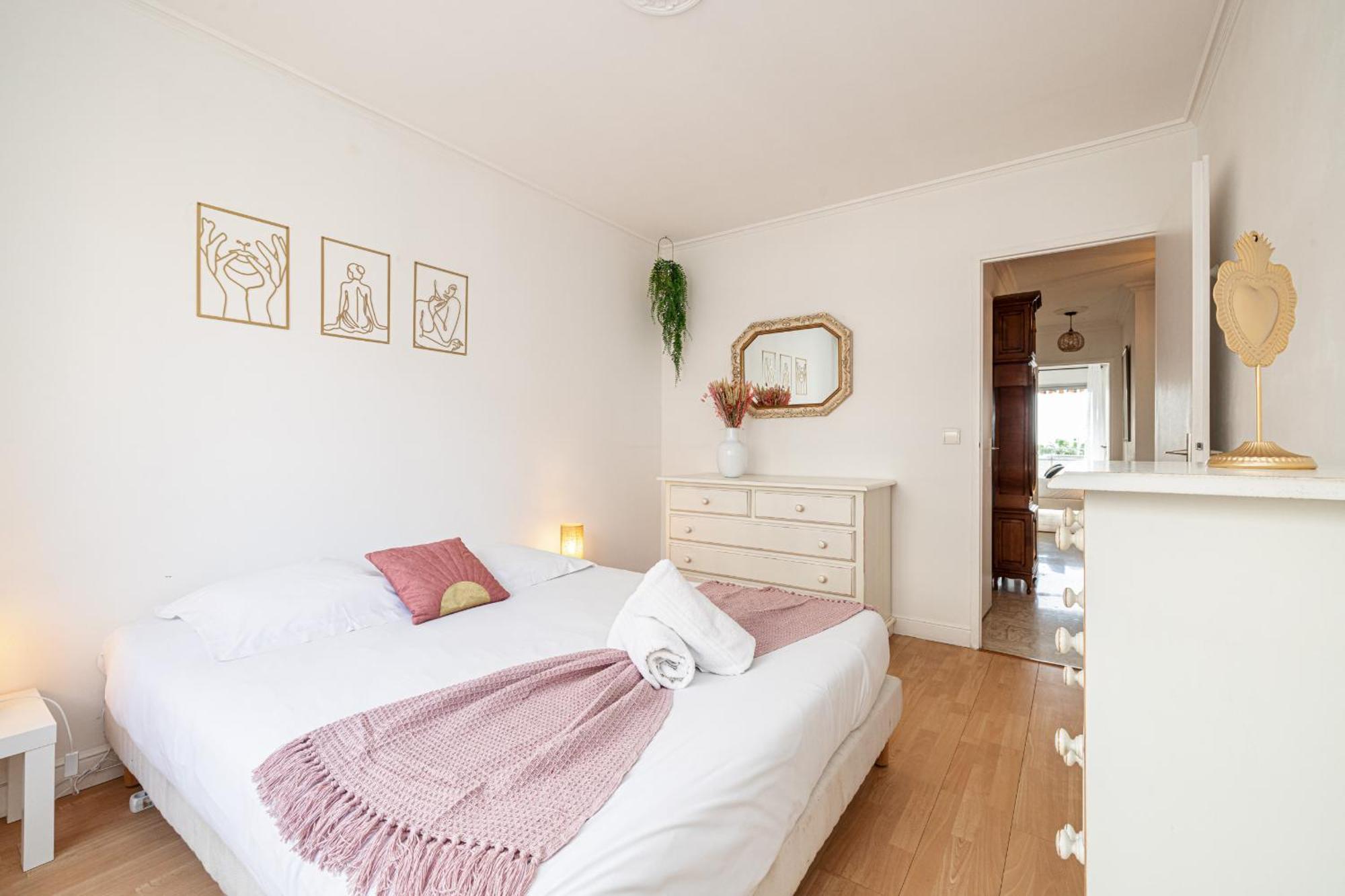 Apartment Large 2 Bdr Close To The Balcony & Garage