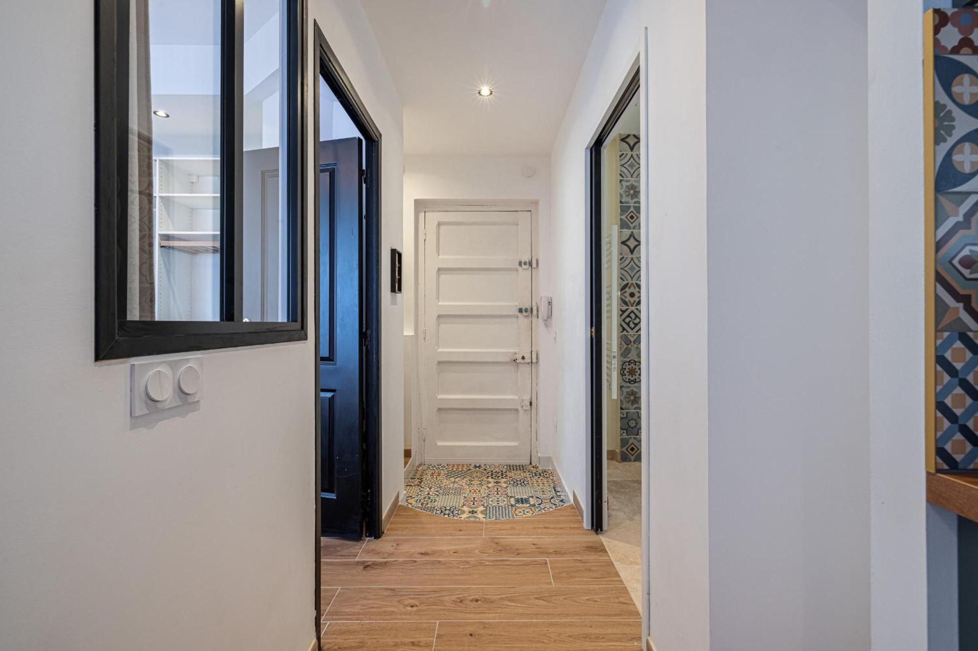Apartment Large & Quiet 1 Bdr Downtown *