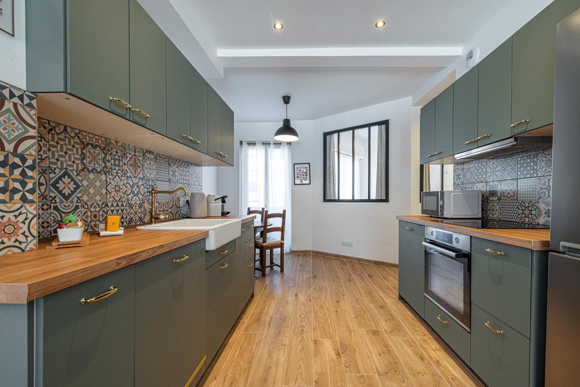 Large & Quiet 1 Bdr Downtown