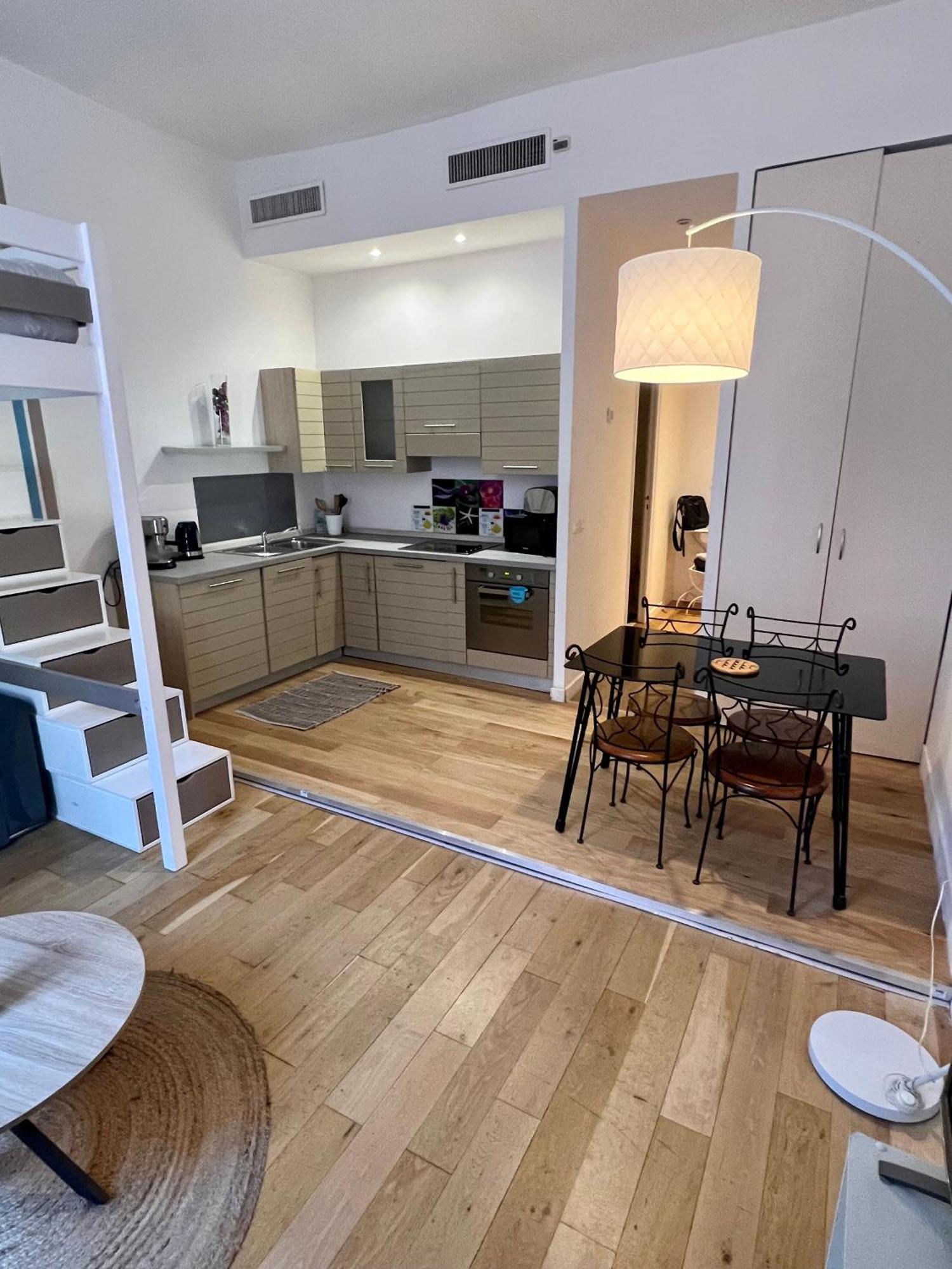 Place Massena Apartment