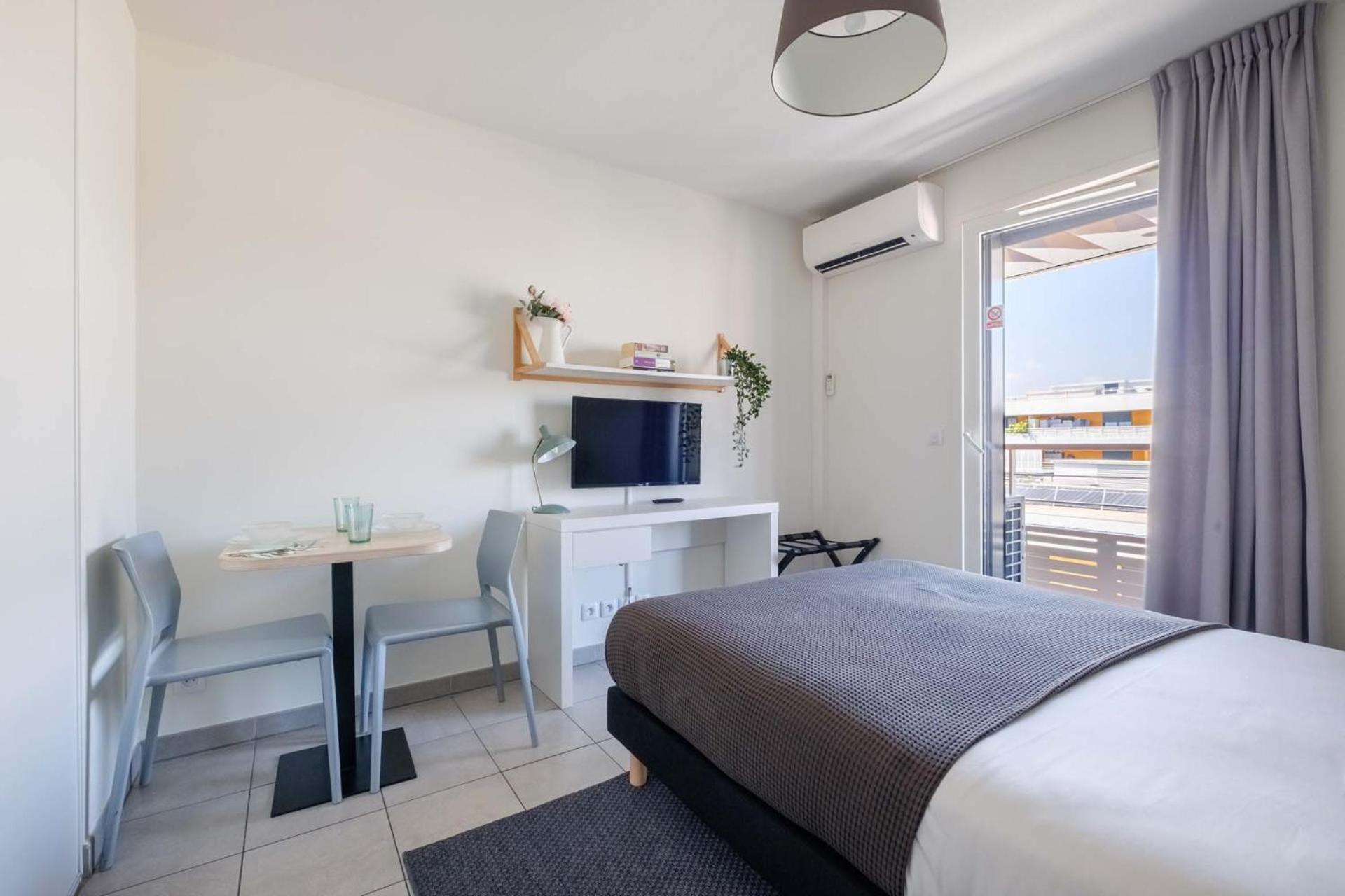 Apartment Student Factory