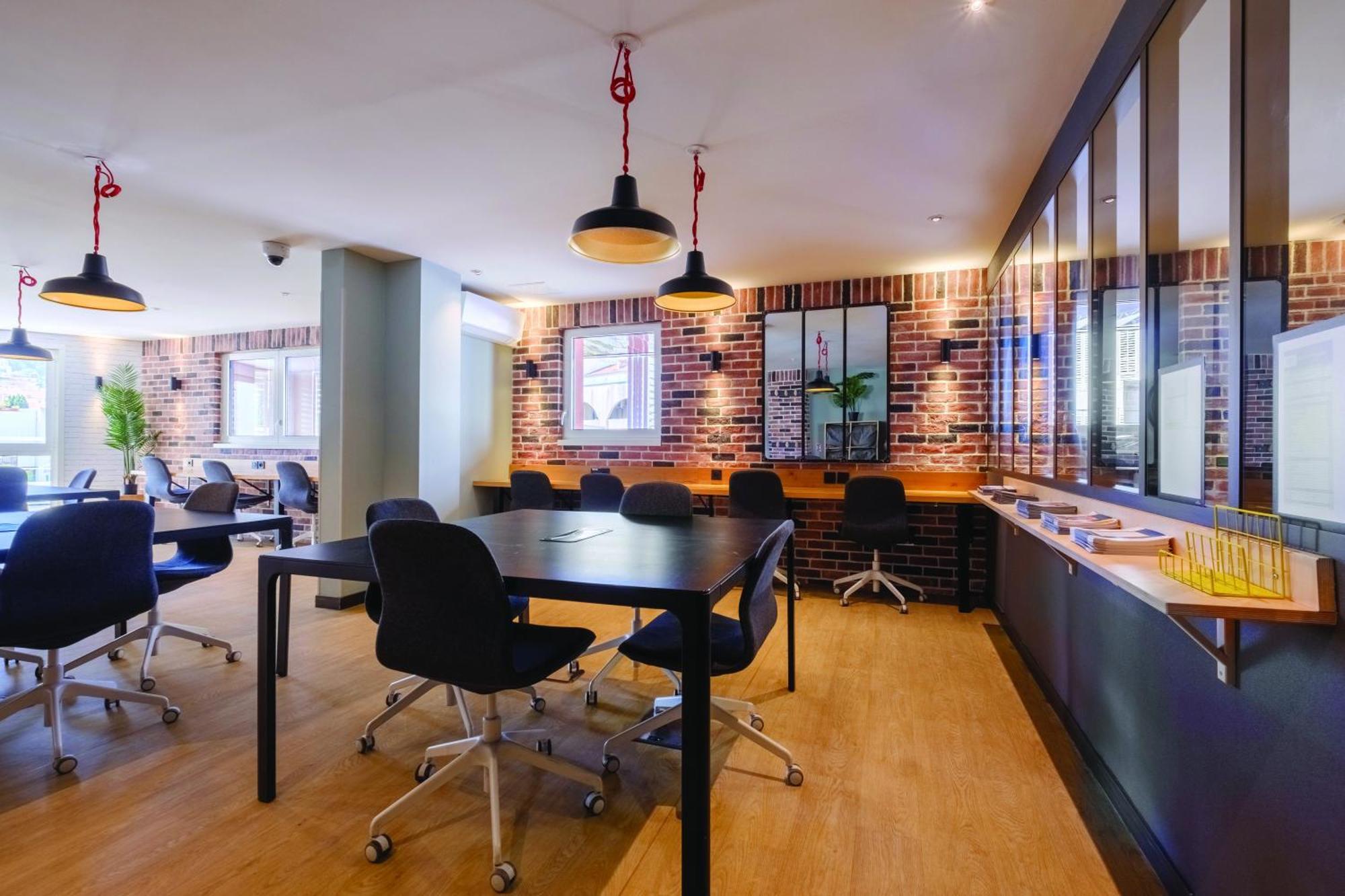 Student Factory Apartment *