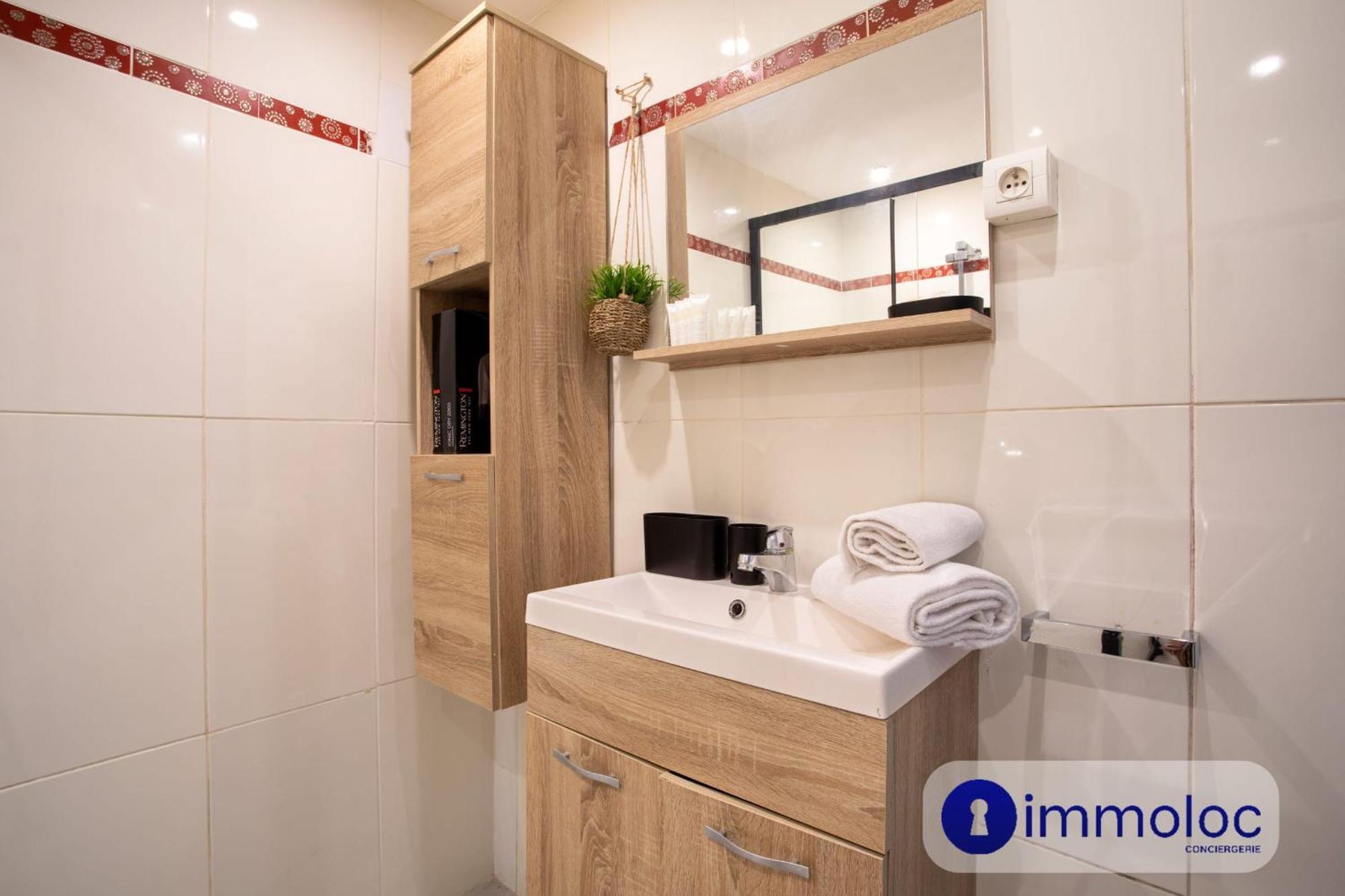 Pasteur With Parking Space Apartment