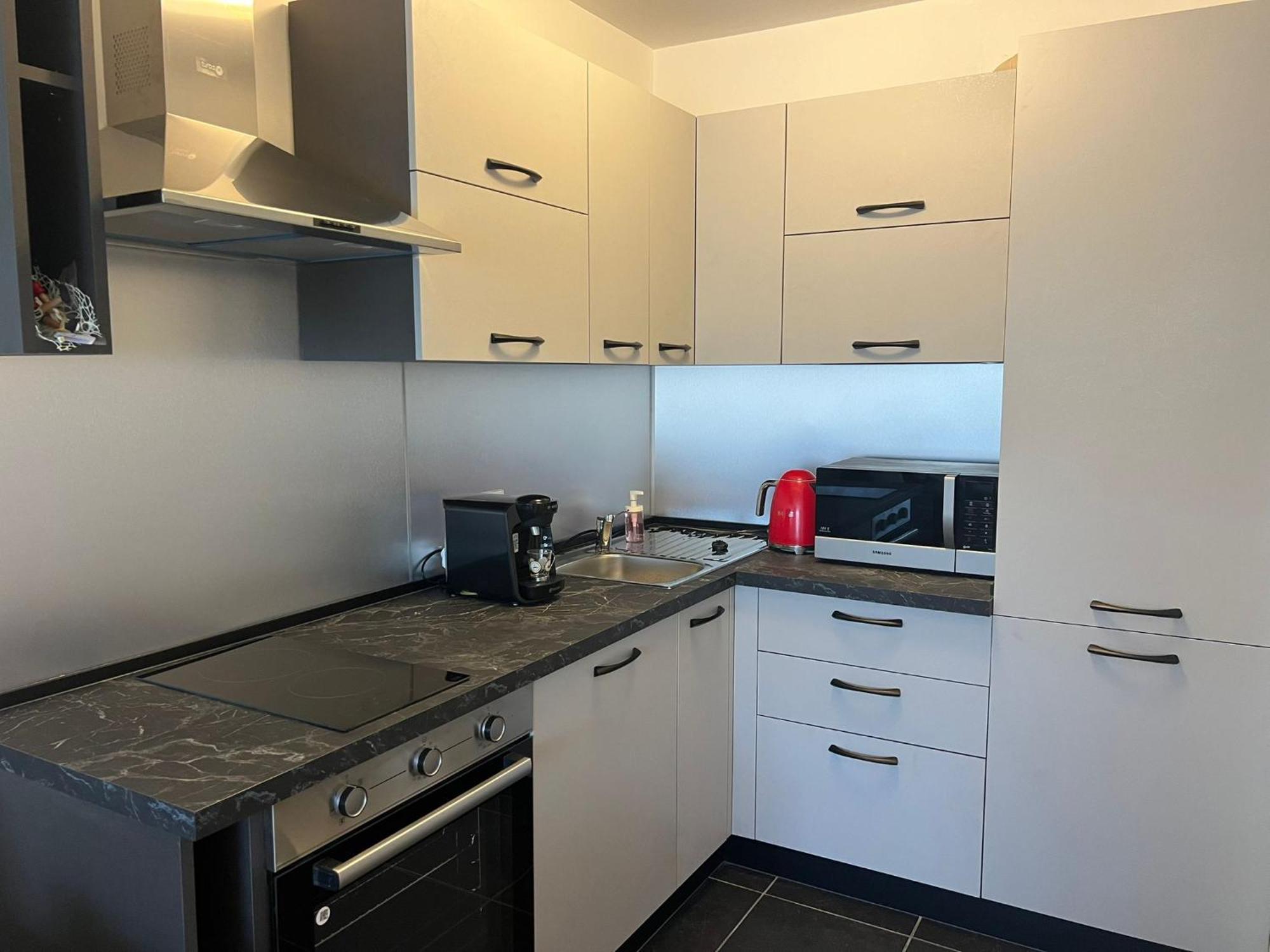 A Cote De La Apartment
