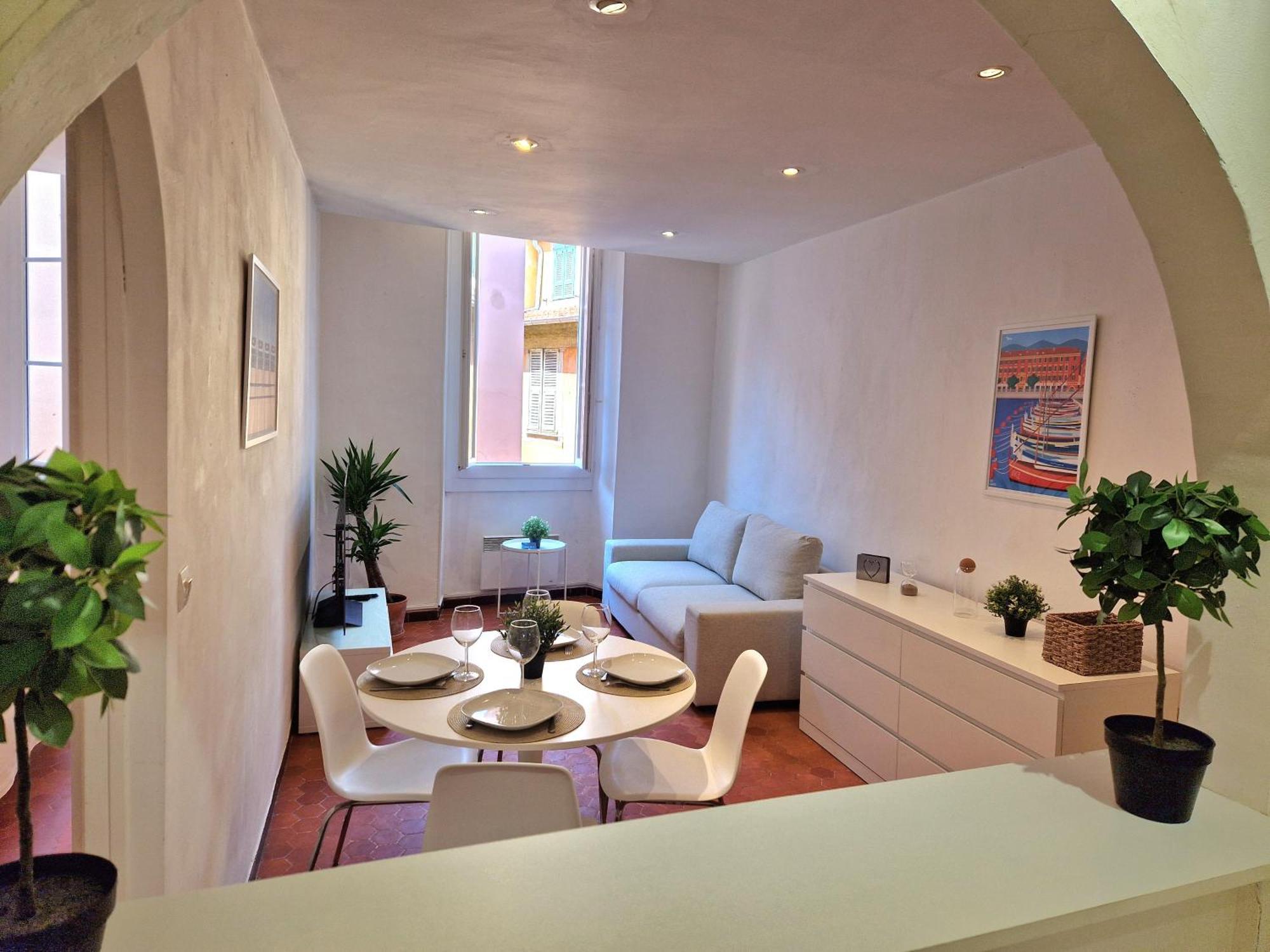 Sublime 4p Classe Dans Le Vieux-nice Apartment *