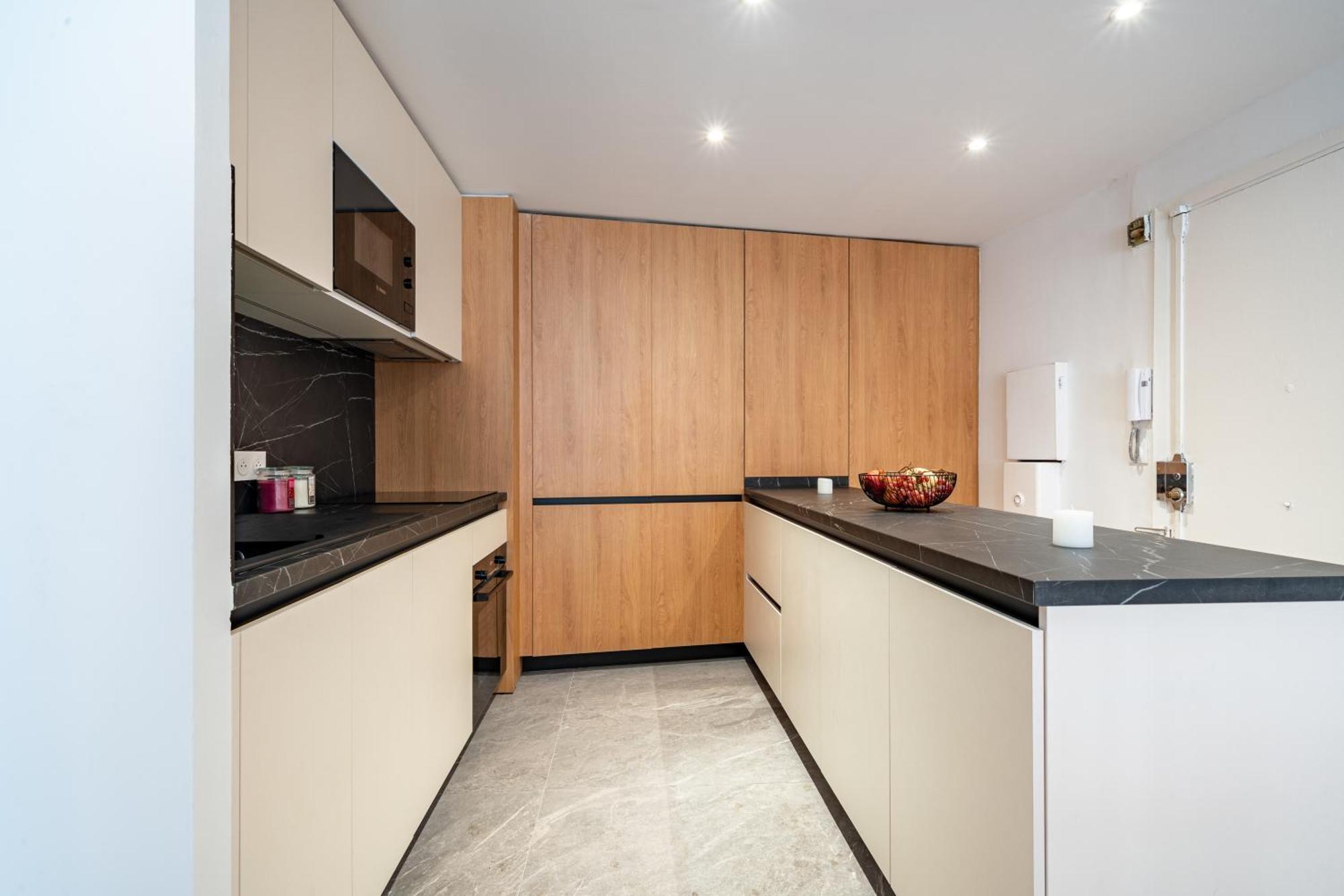 Apartment Near Old Town And Fully Renovated *