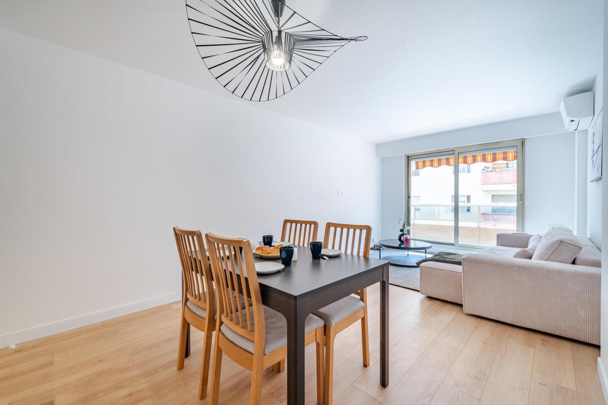 Near Old Town And Fully Renovated Apartment