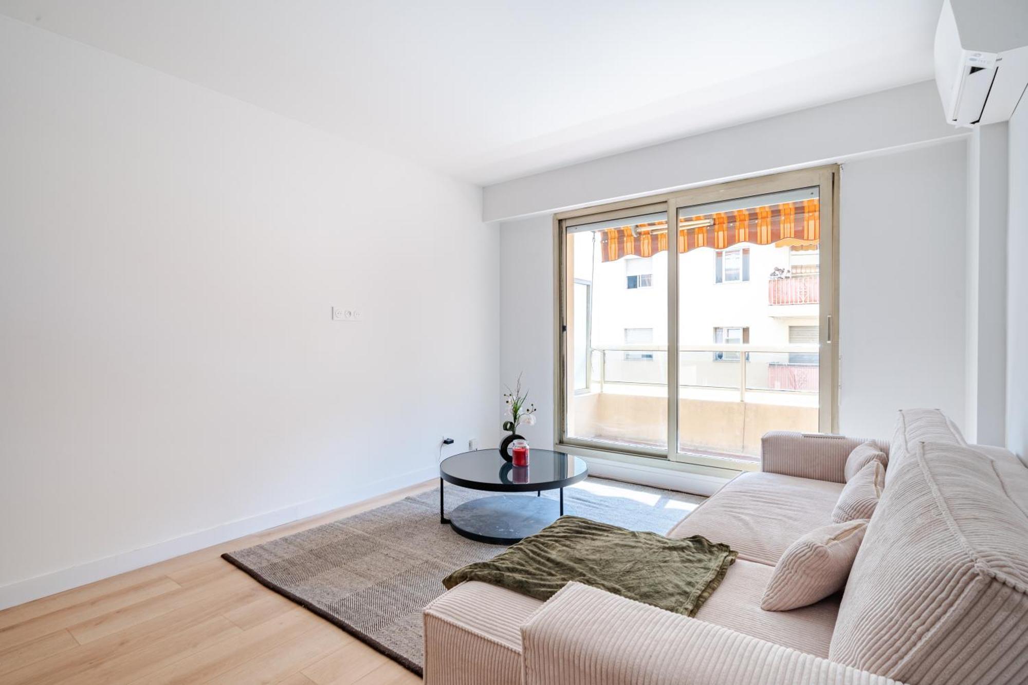 Near Old Town And Fully Renovated