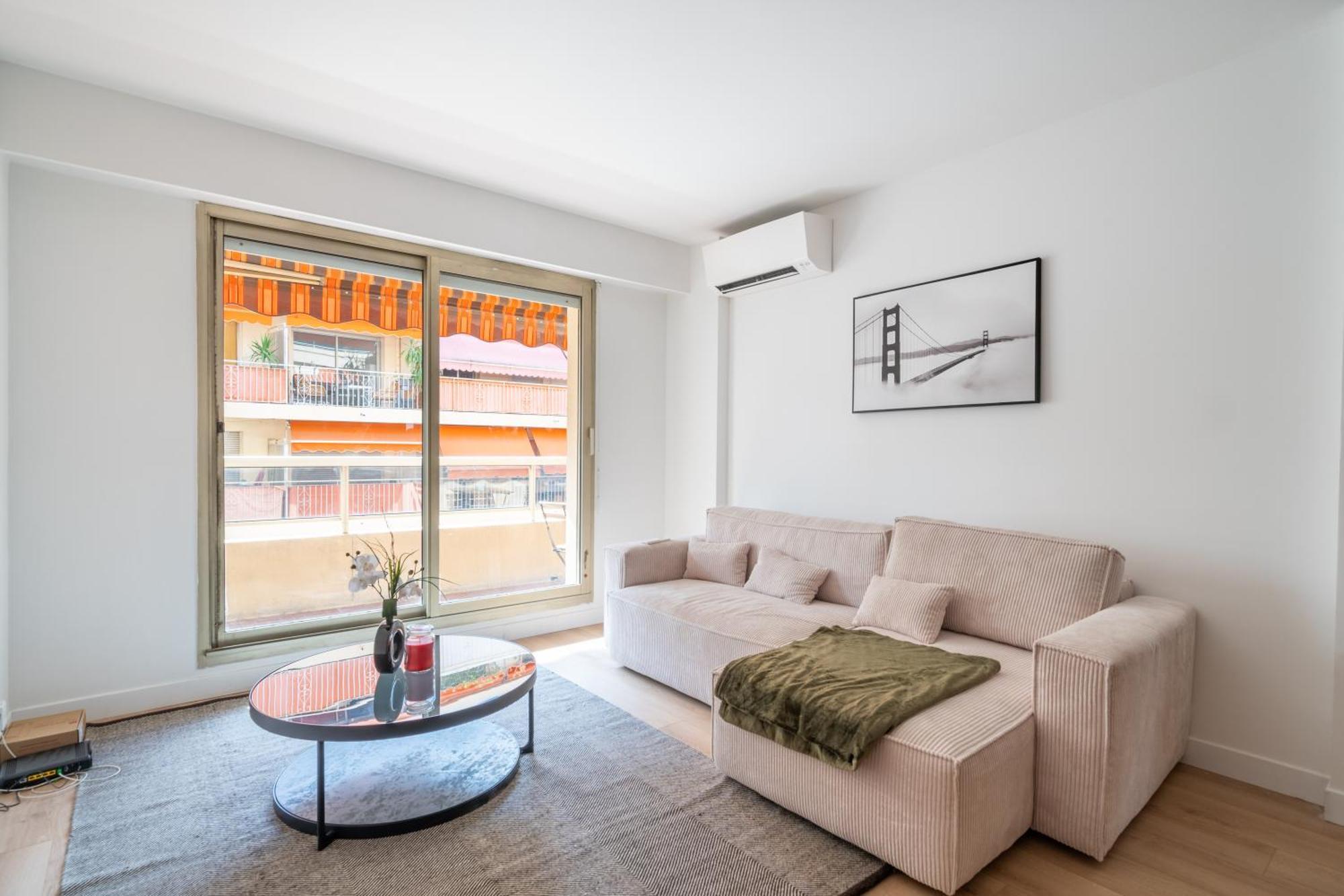 Near Old Town And Fully Renovated Apartment *