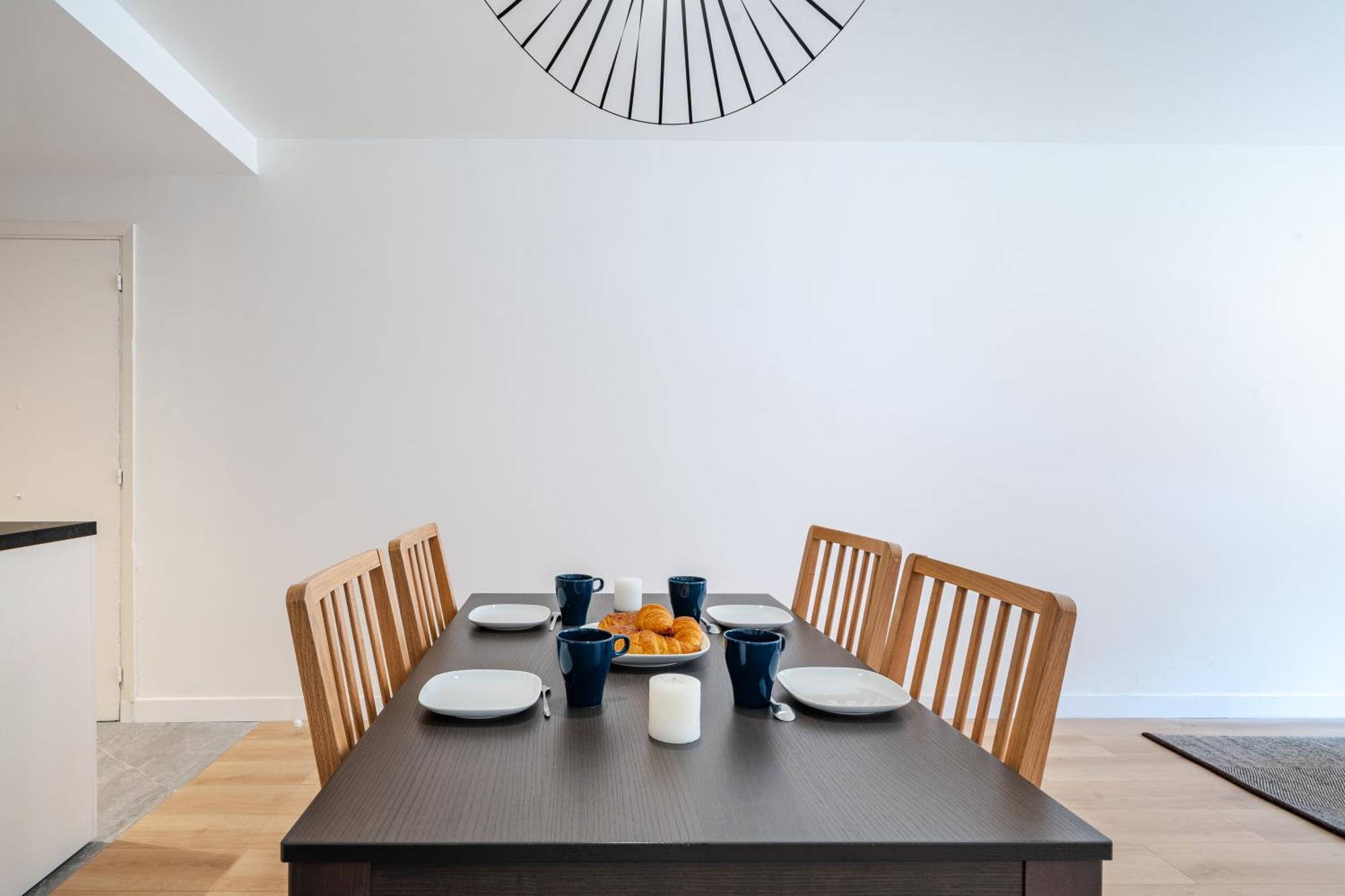 Near Old Town And Fully Renovated Apartment Nice