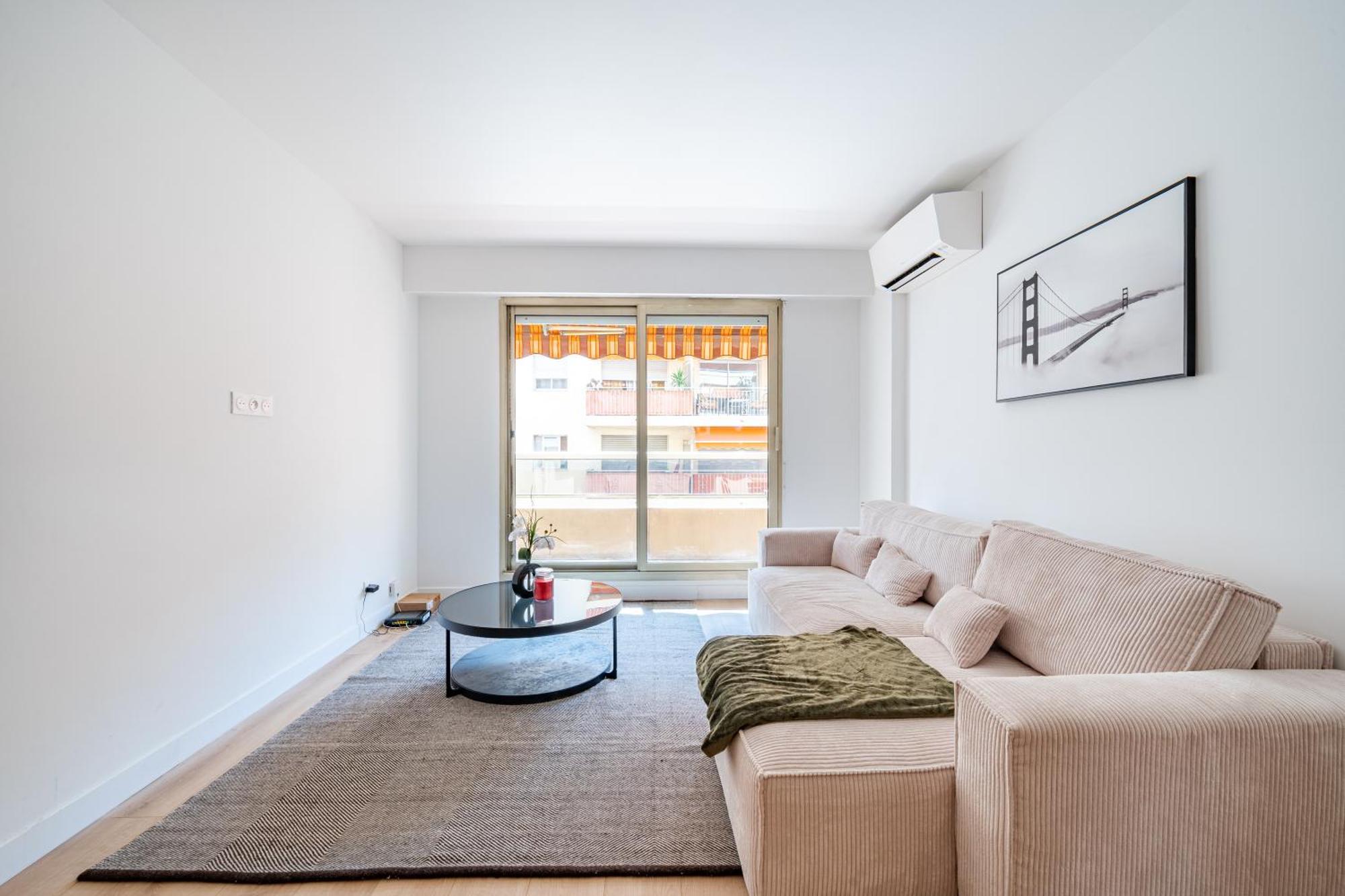 Near Old Town And Fully Renovated *