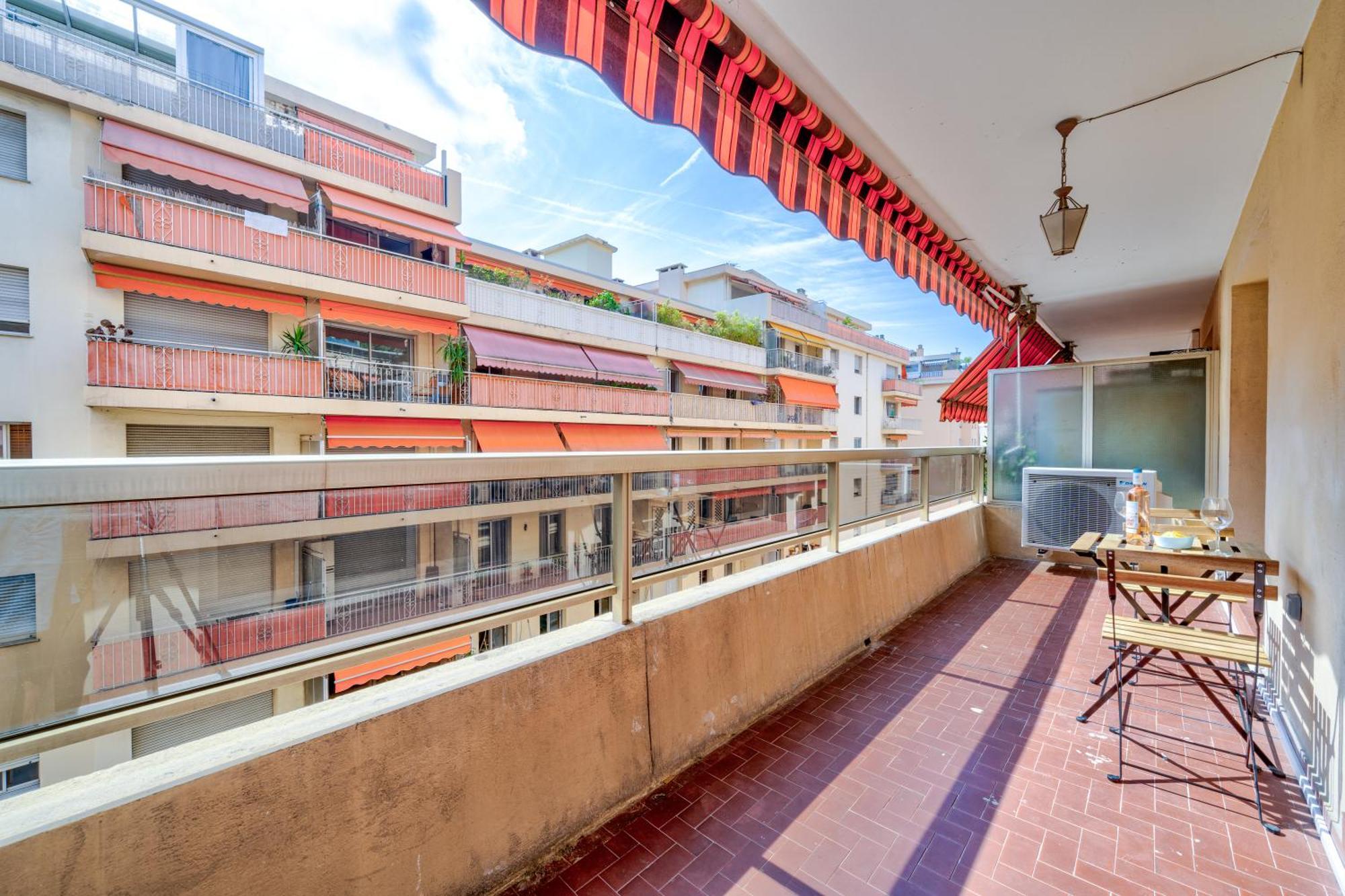 Near Old Town And Fully Renovated Apartment Nice