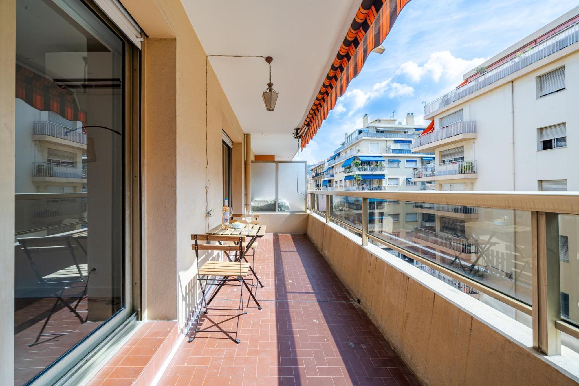 Near Old Town And Fully Renovated *