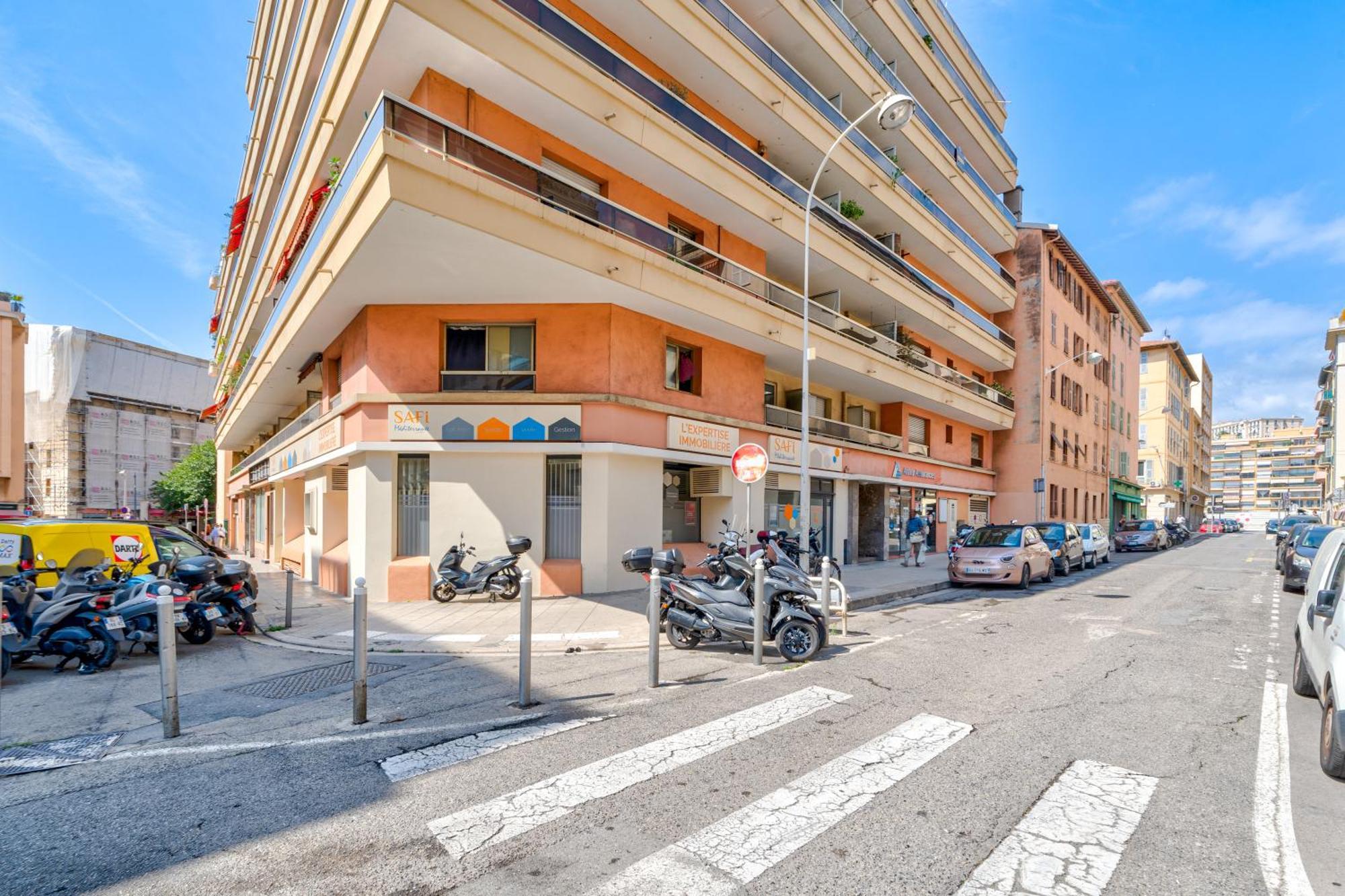 Apartment Near Old Town And Fully Renovated *