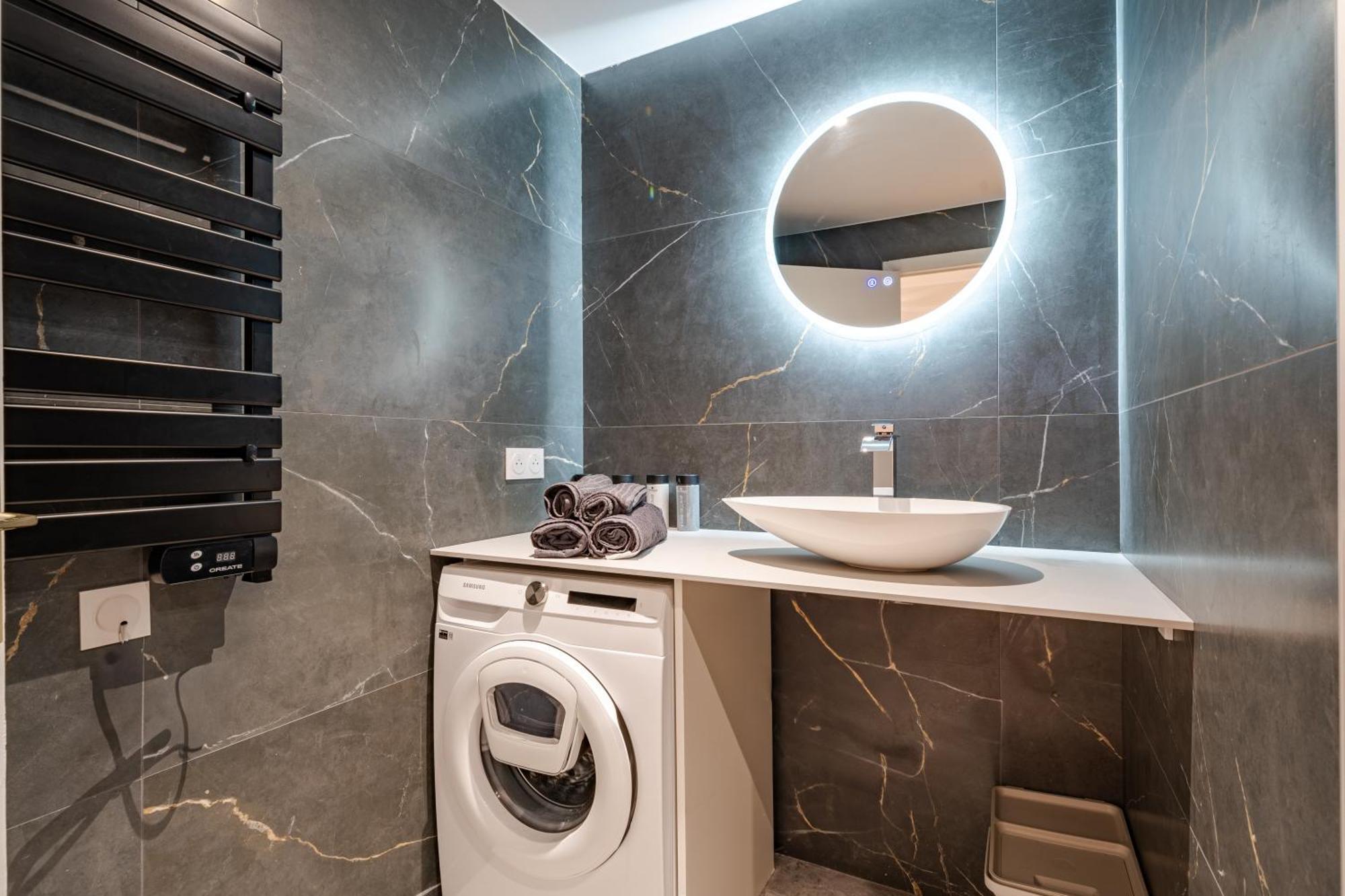 Near Old Town And Fully Renovated Apartment *