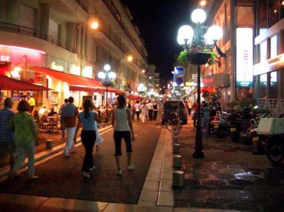 Apartment Center 2 Min Walk To Quiet Sunny Balcony