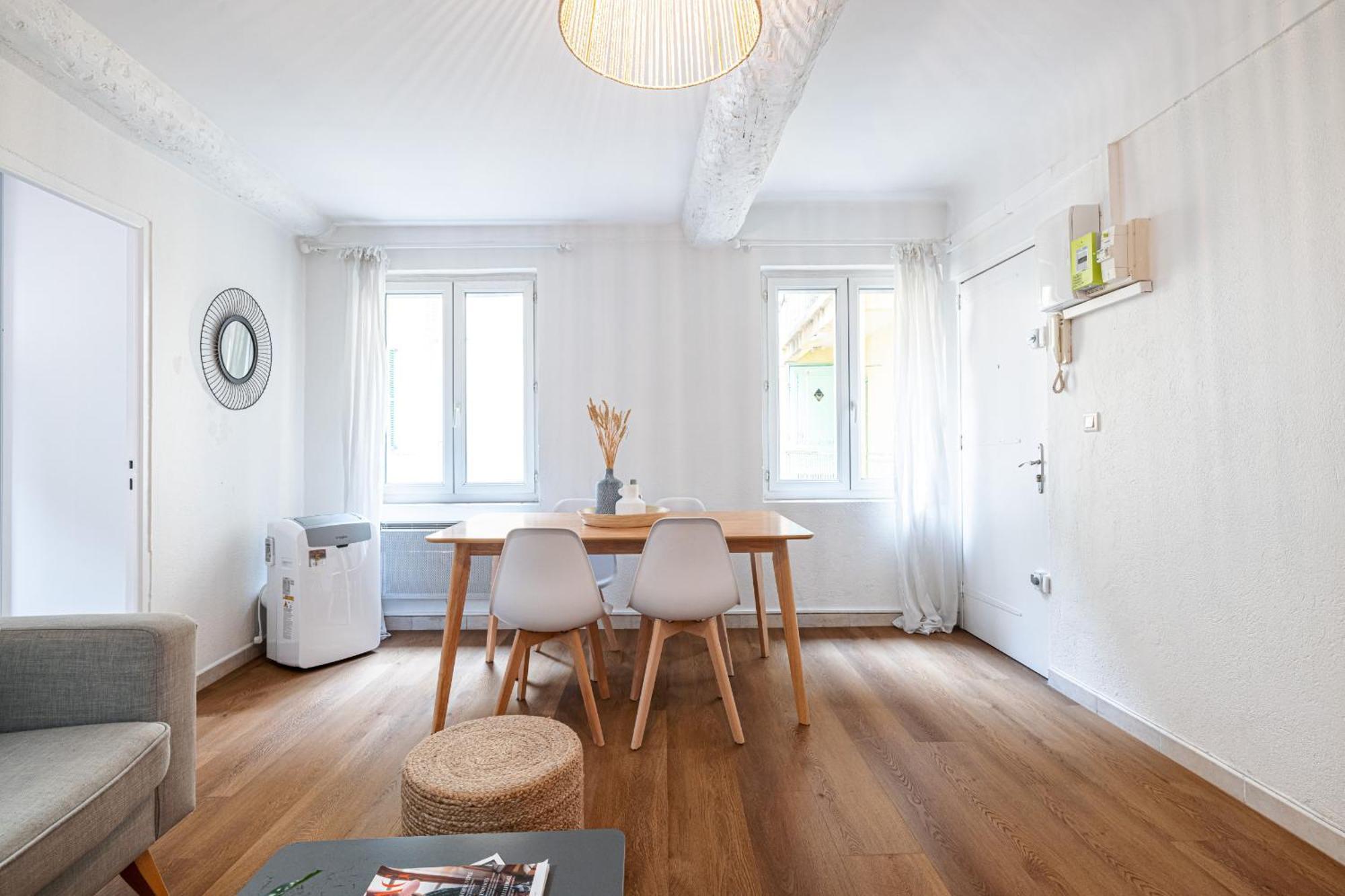 Apartment 2 Bdr Heart Of The Old Town *