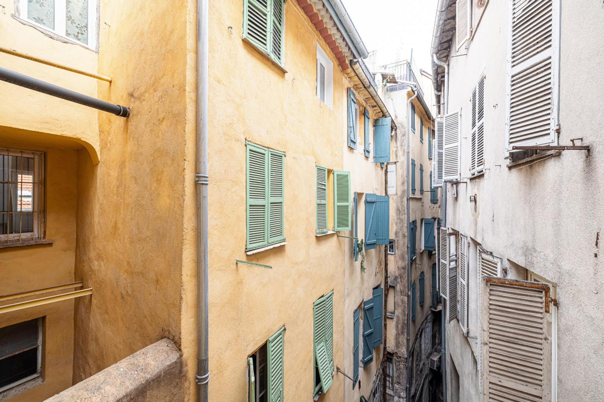 2 Bdr Heart Of The Old Town