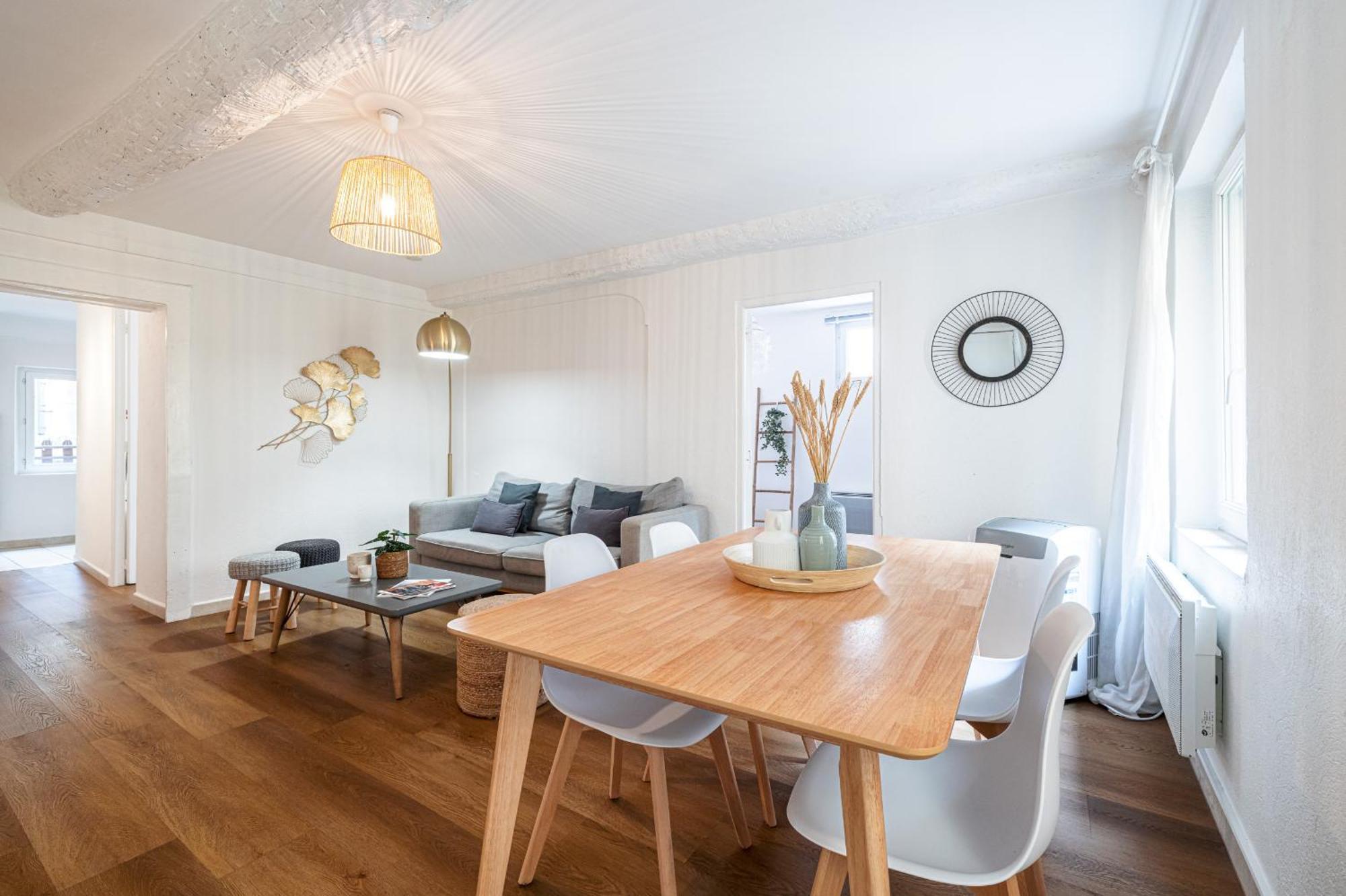 2 Bdr Heart Of The Old Town Apartment Nice