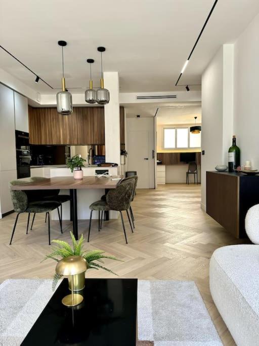 Modern Massena Place Apartment *