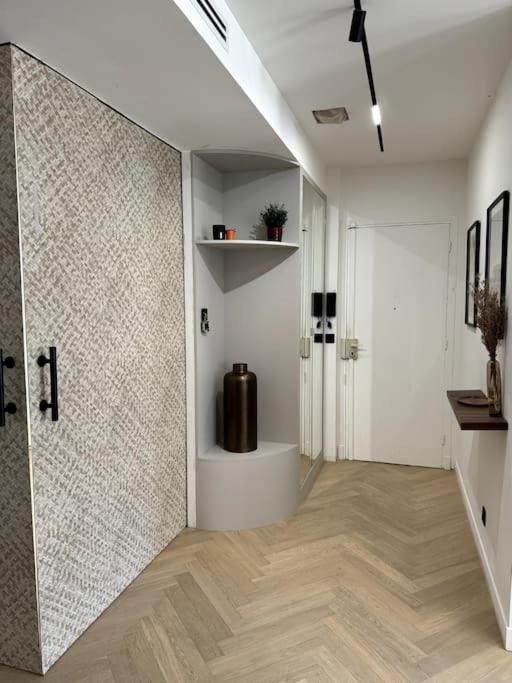 Apartment Modern Massena Place
