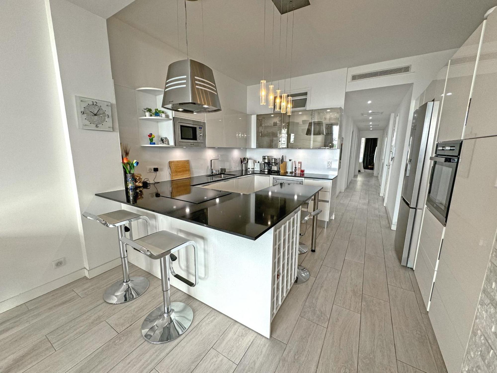 Gorgeous Oceanfront Promenade * Nice