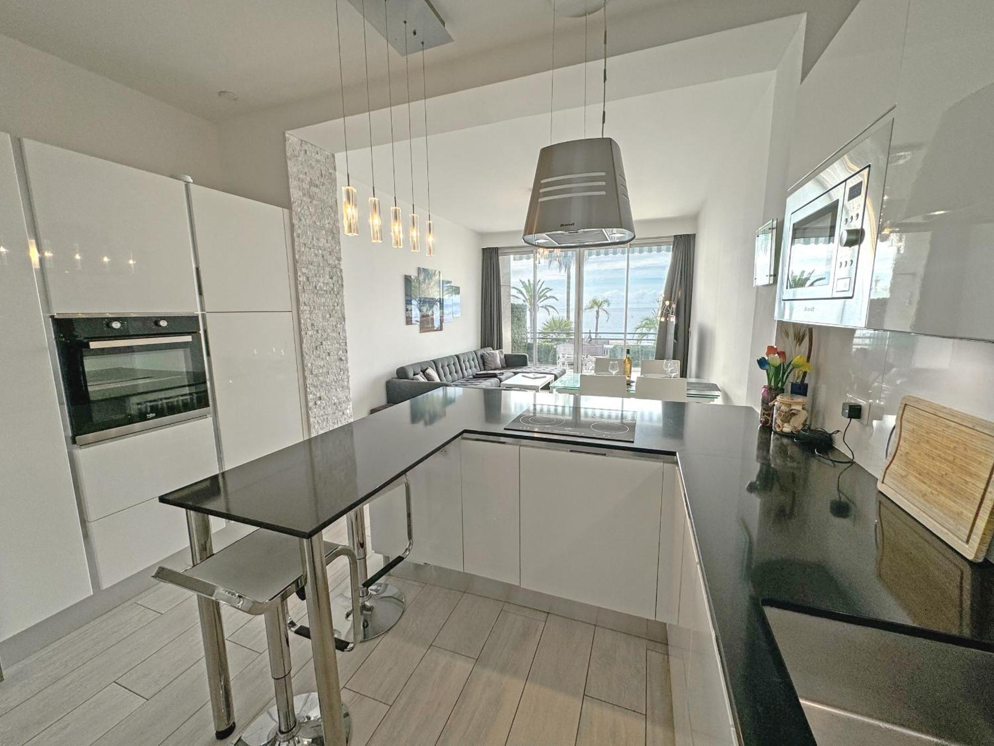 Gorgeous Oceanfront Promenade Apartment