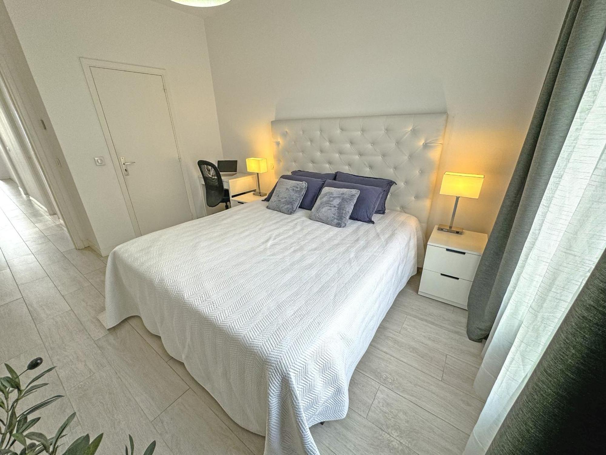 Gorgeous Oceanfront Promenade Apartment *