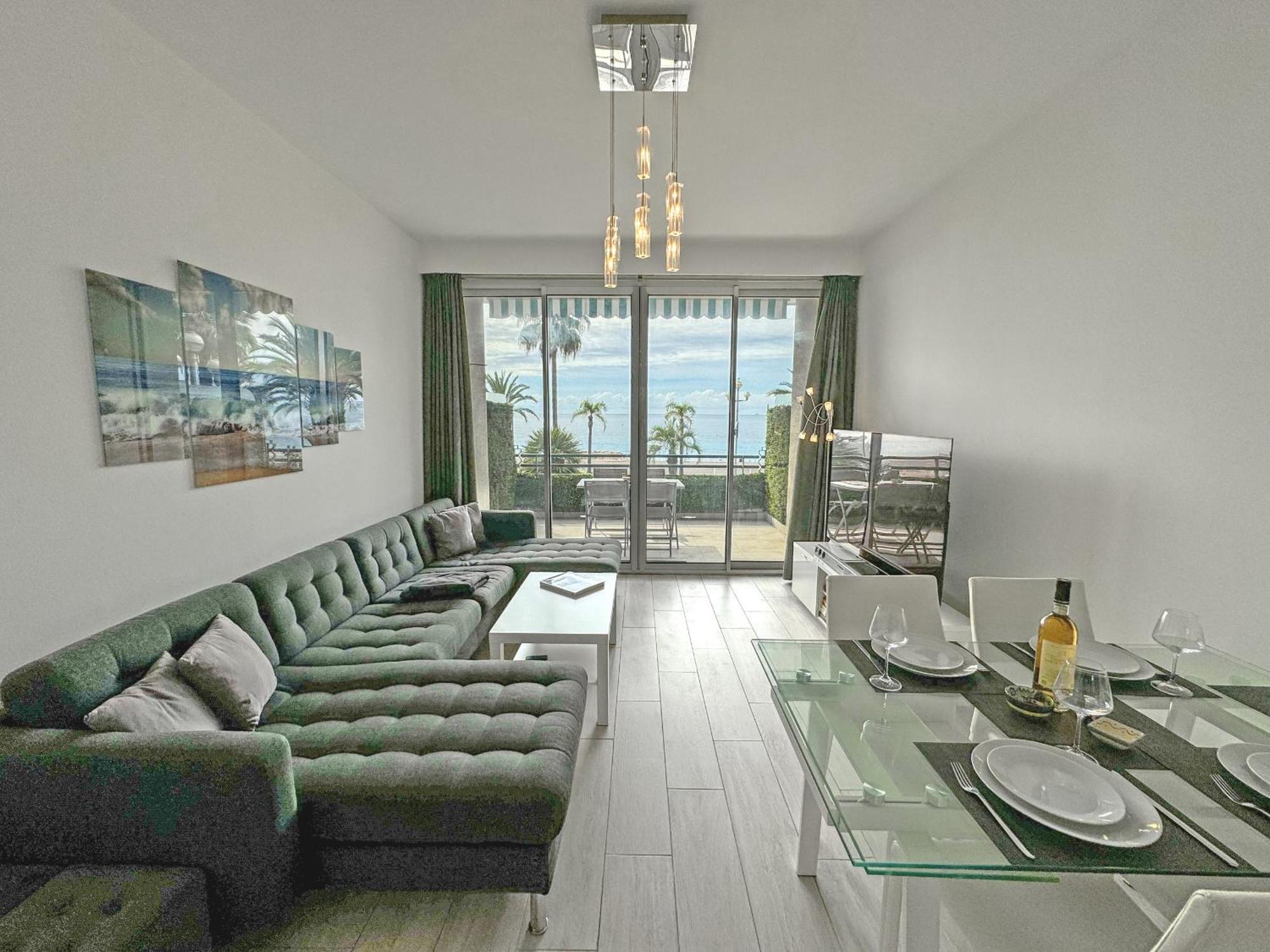 Gorgeous Oceanfront Promenade Nice