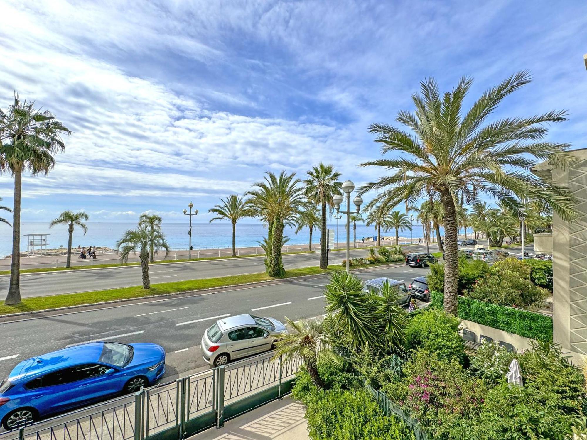 Gorgeous Oceanfront Promenade Nice