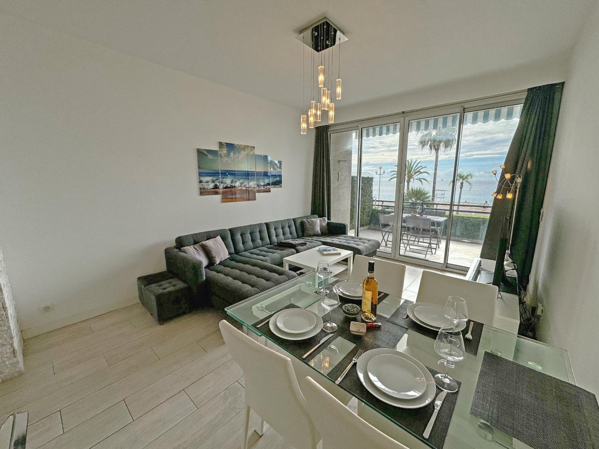 Gorgeous Oceanfront Promenade Nice