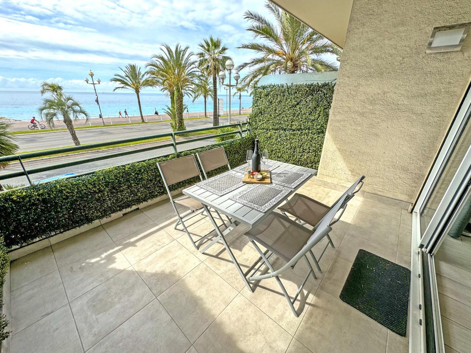 Gorgeous Oceanfront Promenade Apartment