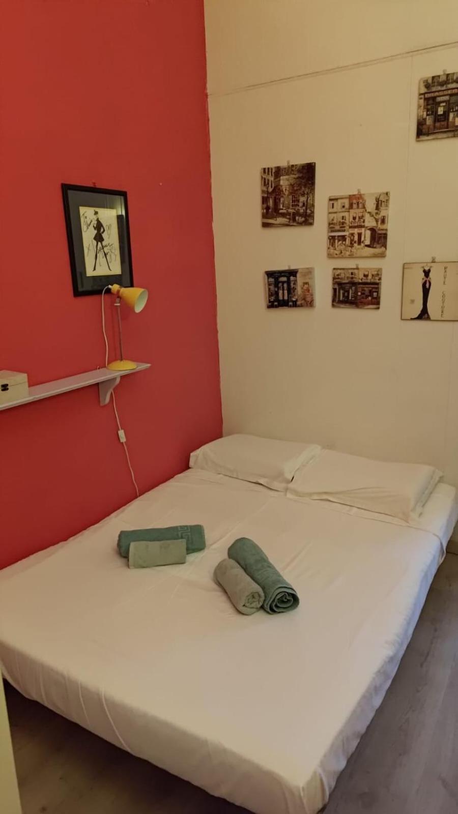 Little In Rue Biscarra *