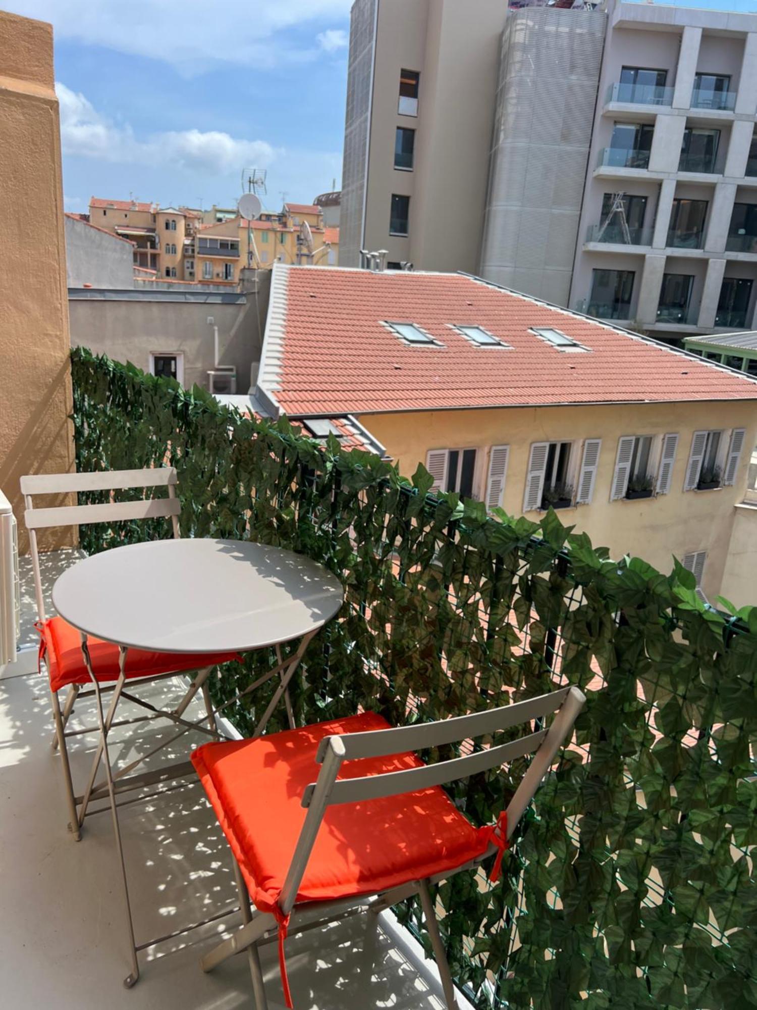 Center 2 Min Walk To Quiet Sunny Balcony Apartment Nice