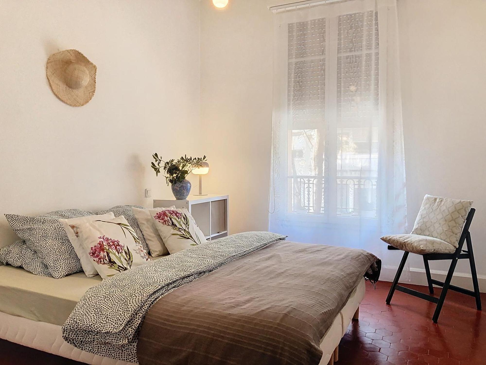 2p Moderne Riquier Proche Port, Gare, Tramway *