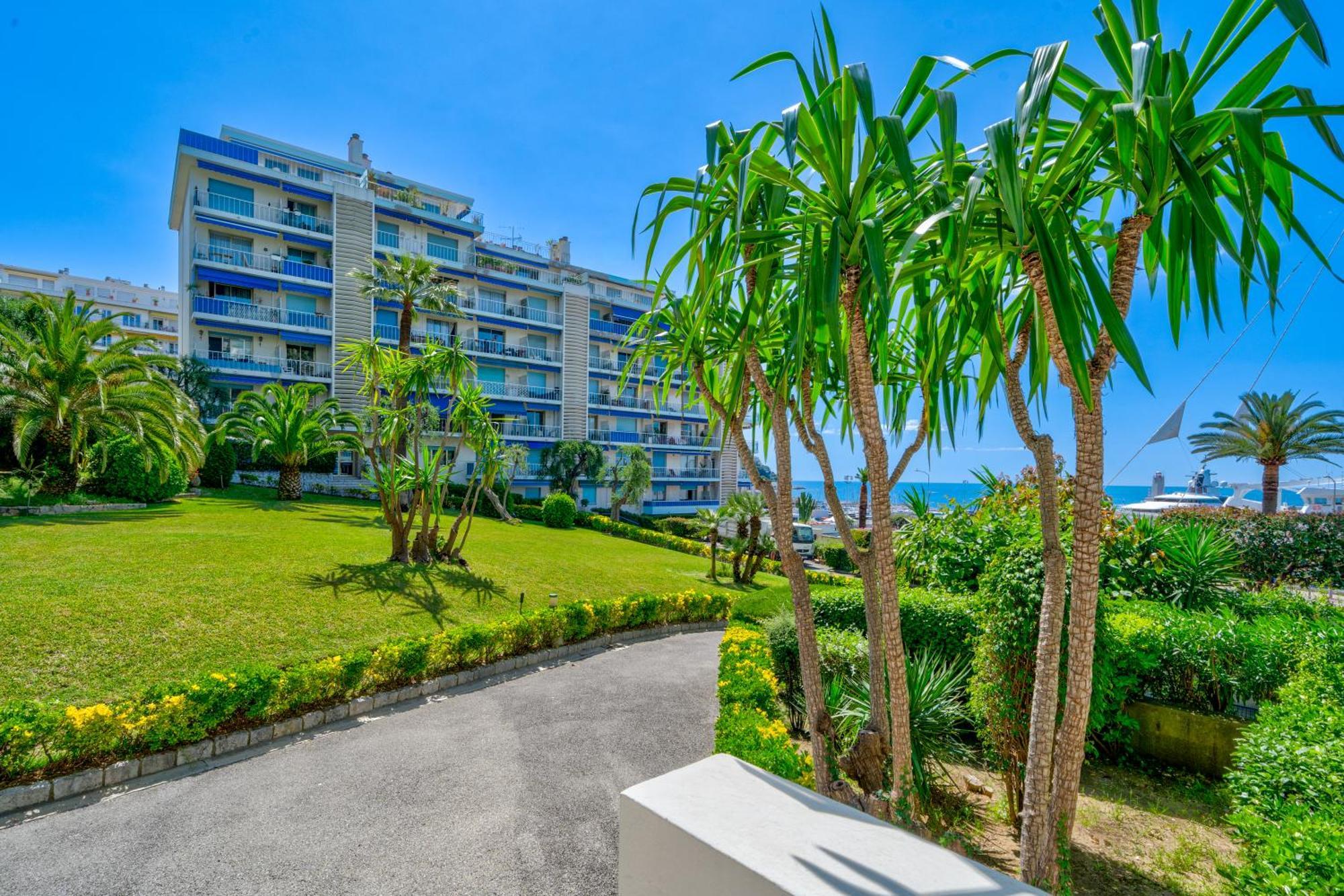 Appartement Port De Nice, *