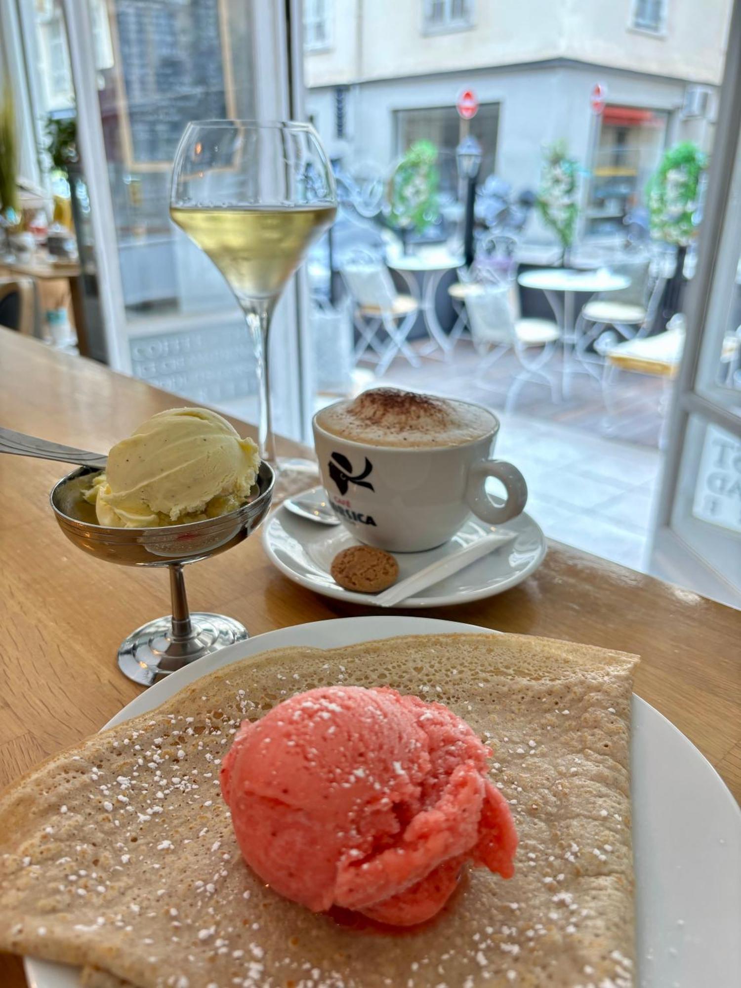 A Louer Au Coeur Du Carre Dor A Nice, Rue Dalpozzo A 150 Metres Des Plages * Nice