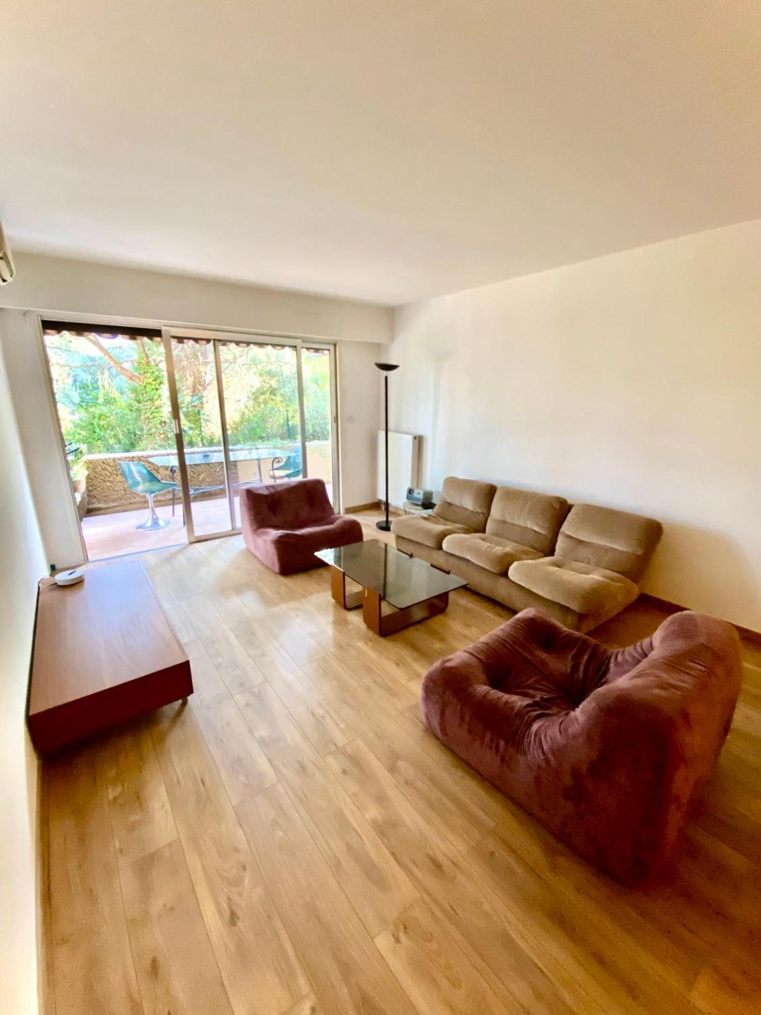 Apartment Superbe De 3p Pieces Dans Avec Piscine Et Climatisation