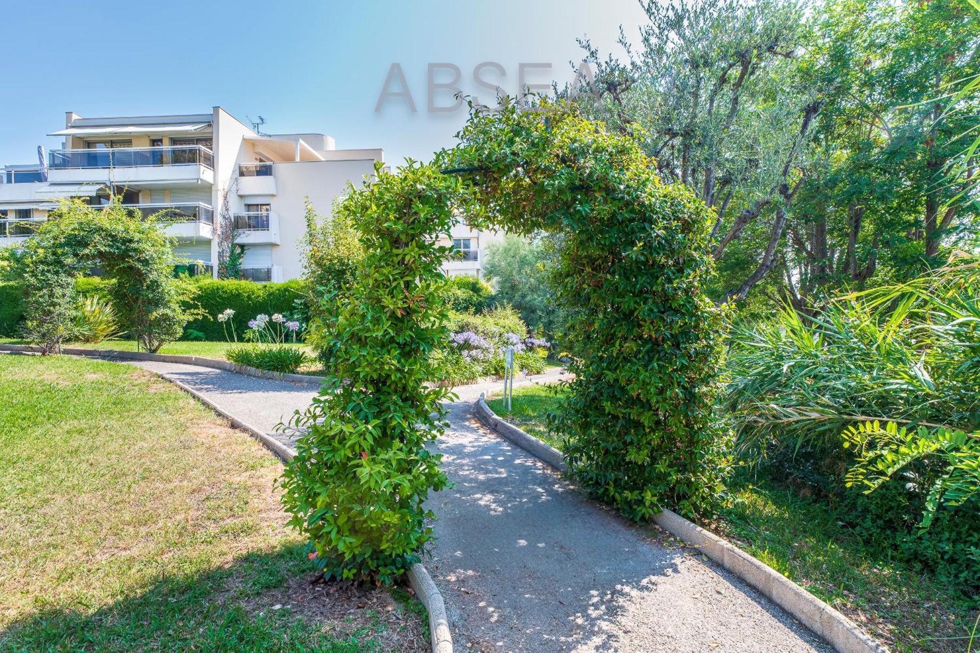 Apartment Jardin Et Piscine
