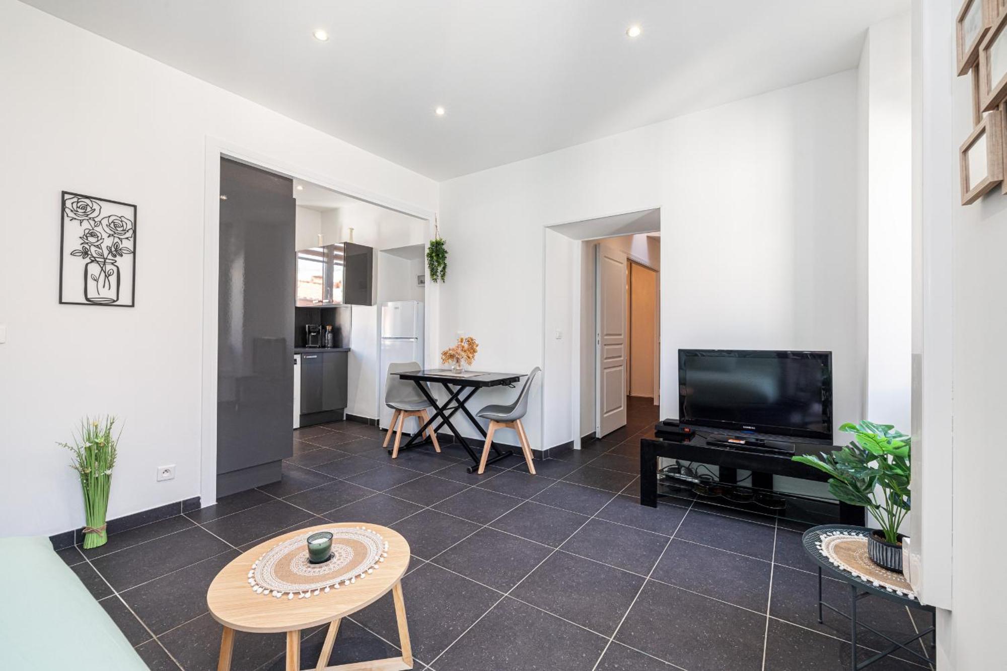 Large & Quiet 1 Bdr At Port Nice