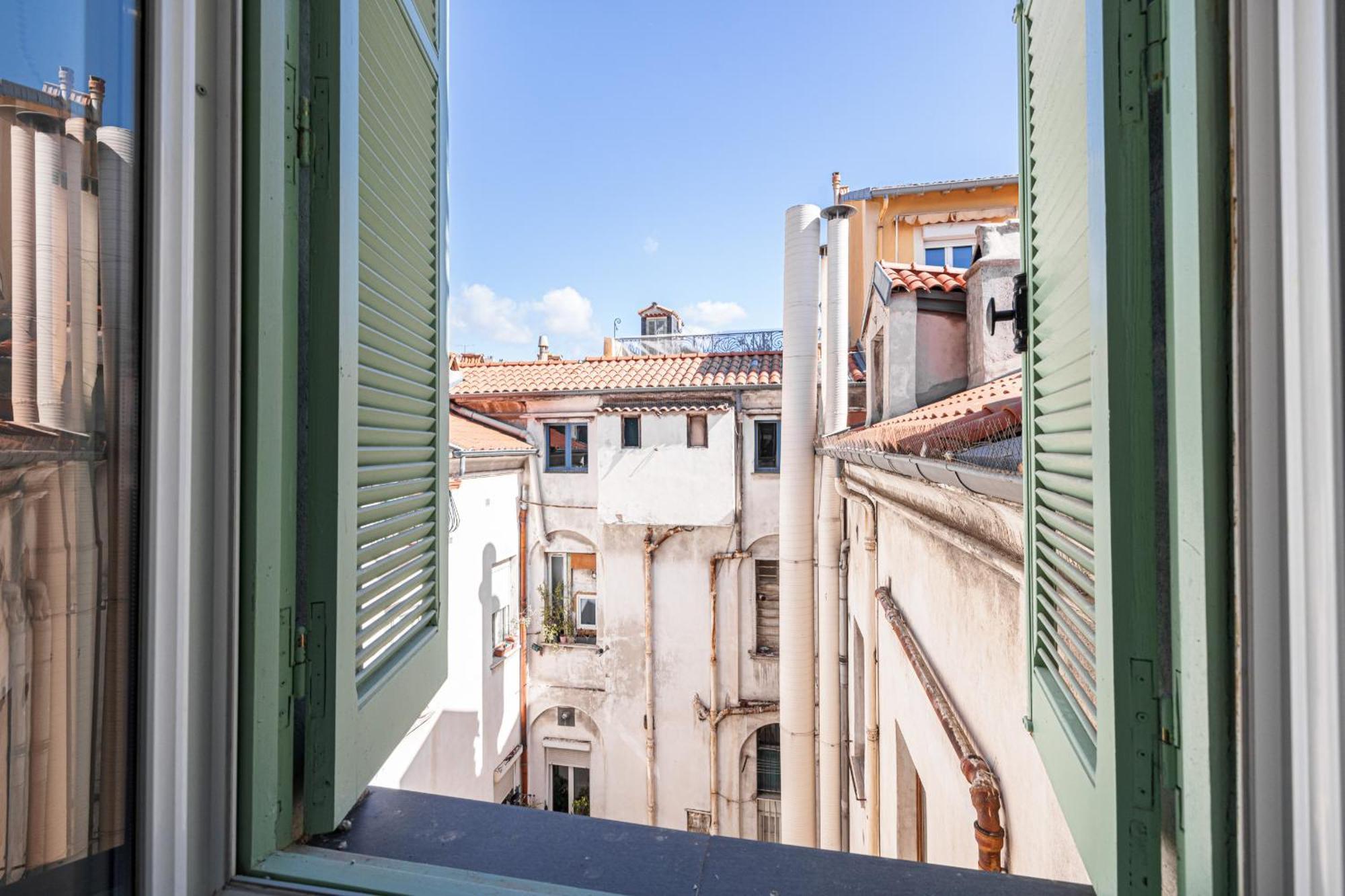 Large & Quiet 1 Bdr At Port Apartment