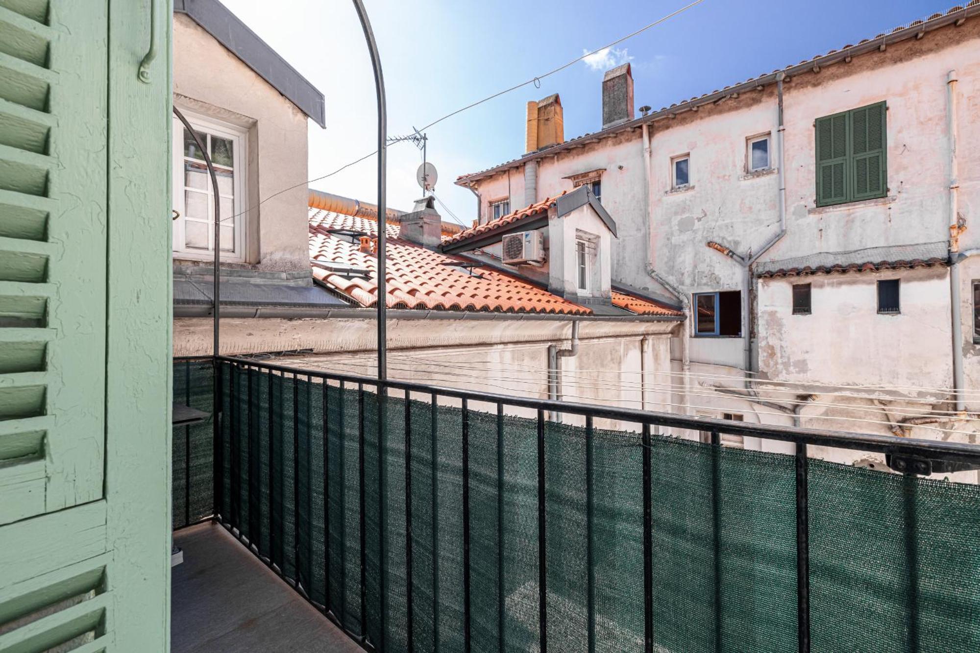 Large & Quiet 1 Bdr At Port Nice