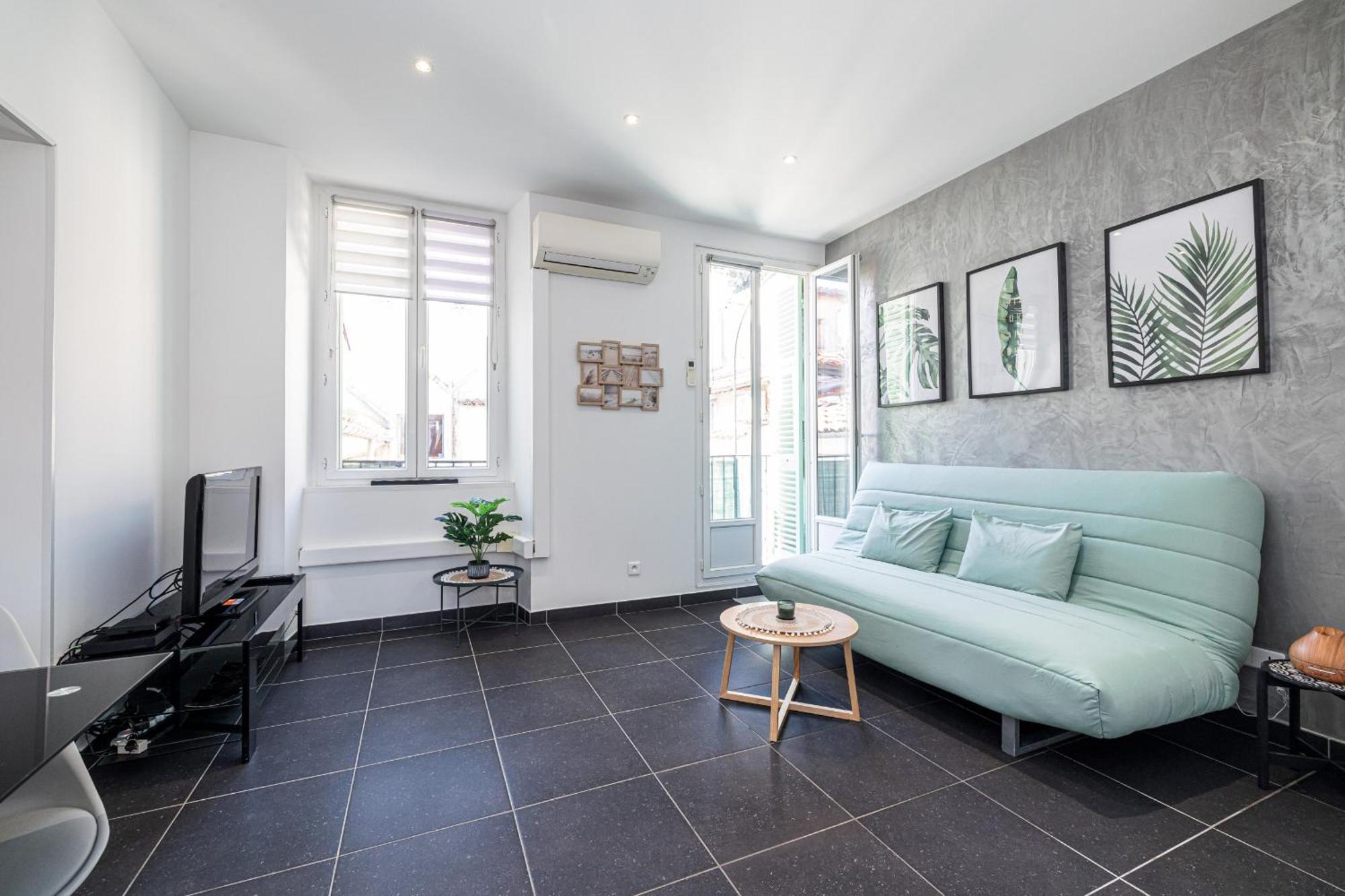 Large & Quiet 1 Bdr At Port