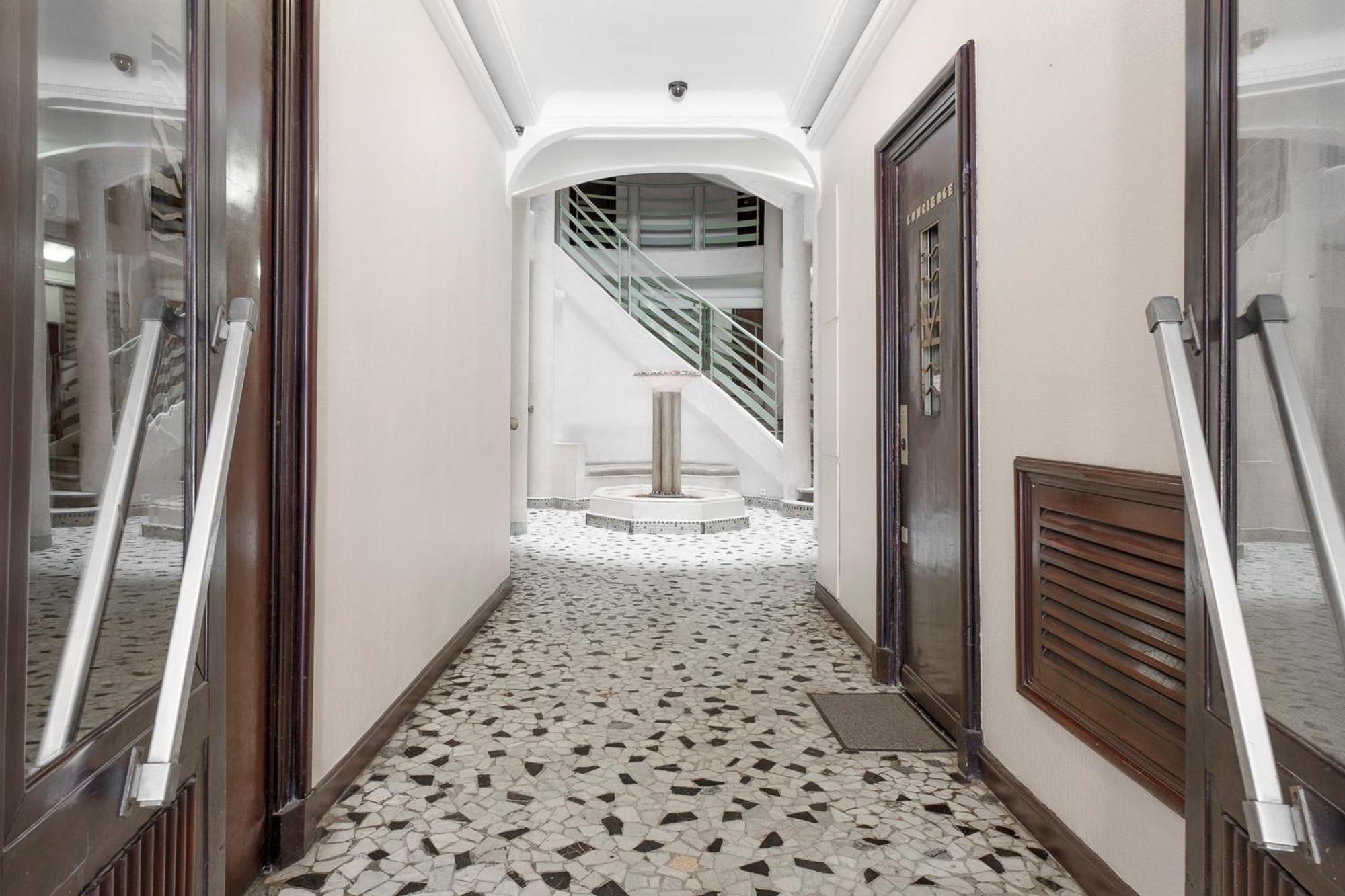 Renting - Verdi - Charm & Comfort & Aircon Apartment *