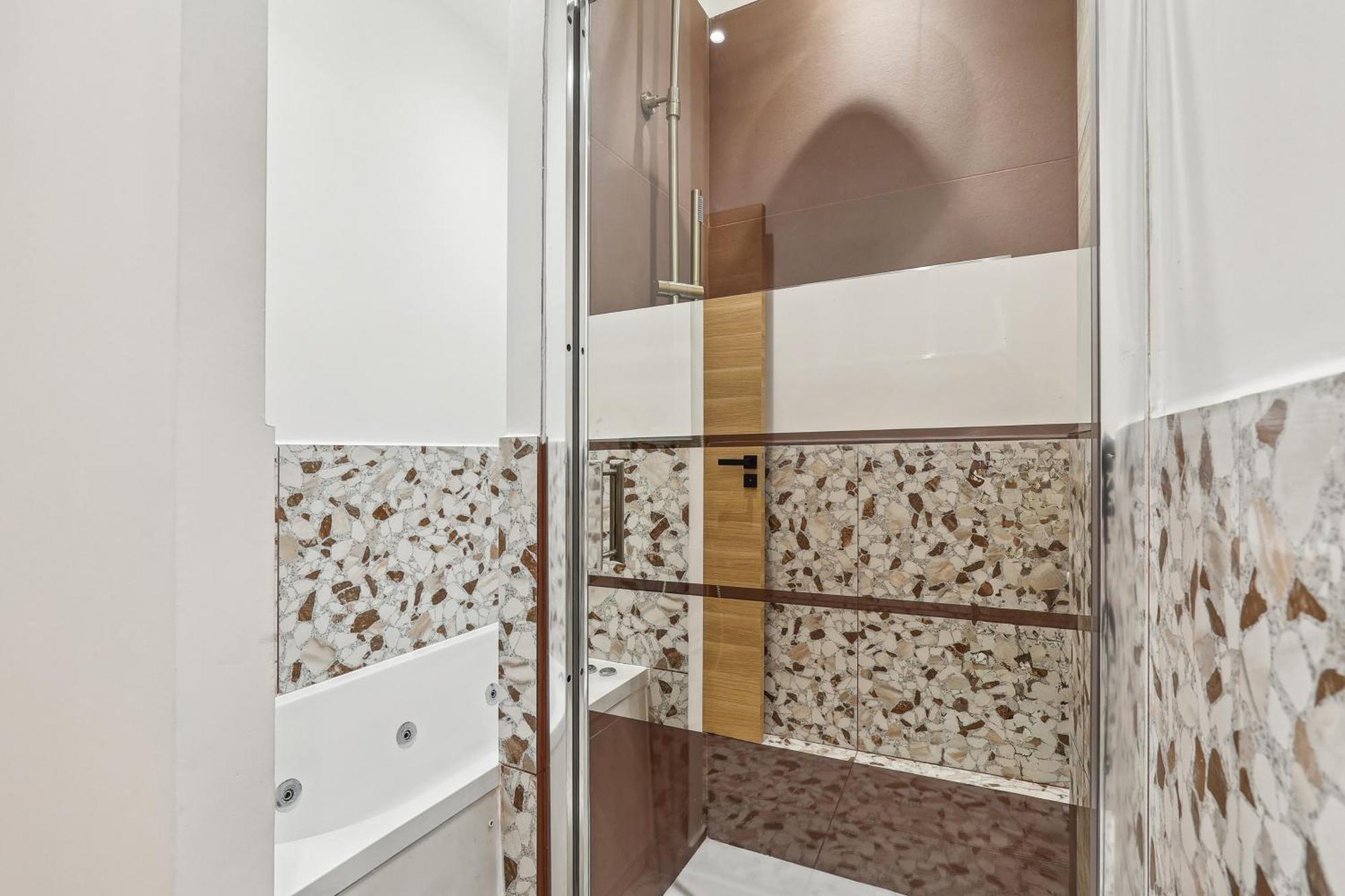 Lavie Maison Trio Seaside With Sauna And Hot Tub *