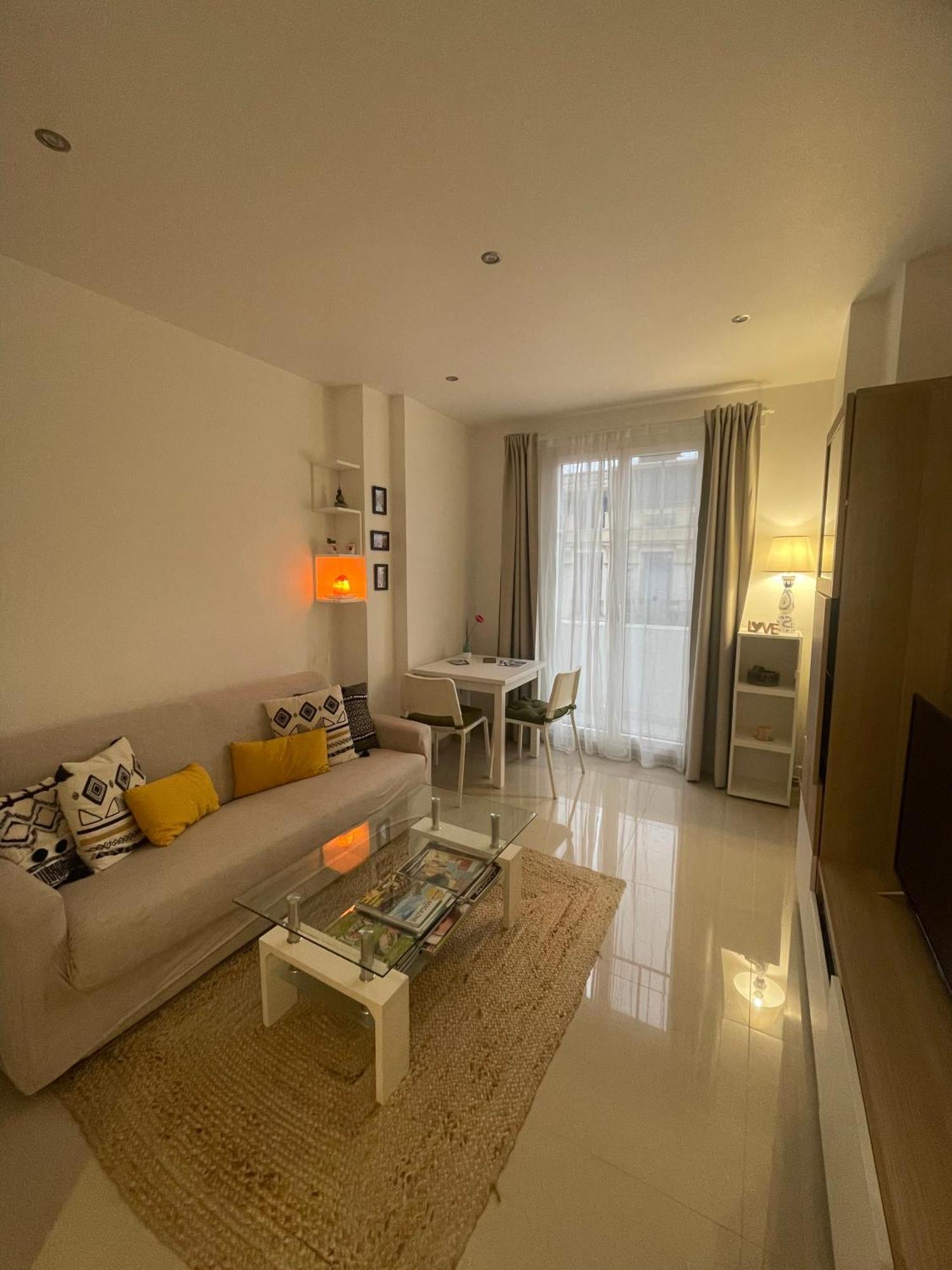 Apartment Bright At Mimi's Nice