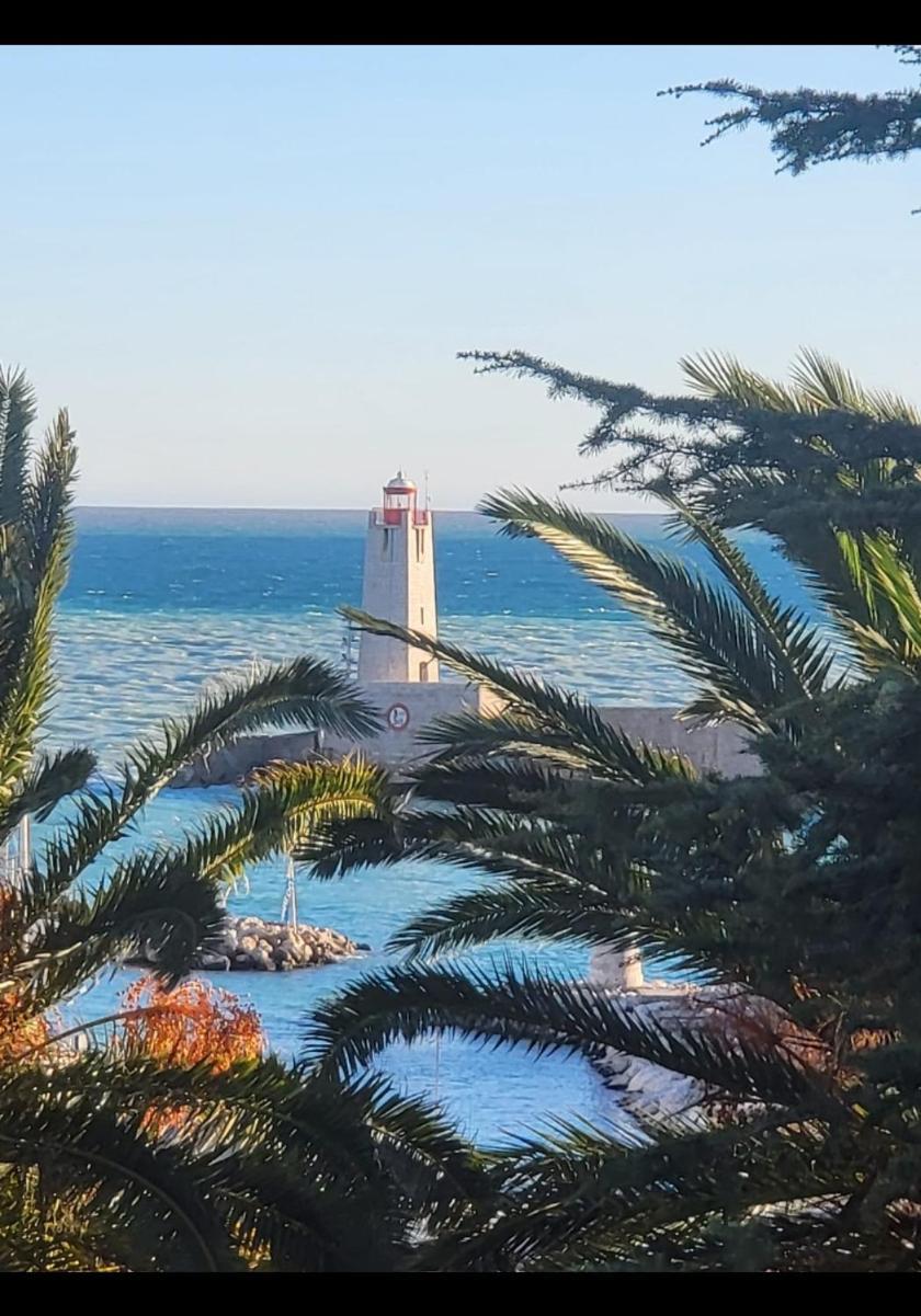 Free Parking, Private Bedroom And Bathroom With Seaview *