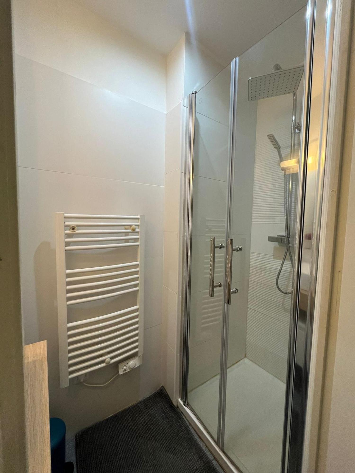 Free Parking, Private Bedroom And Bathroom With Seaview * Nice