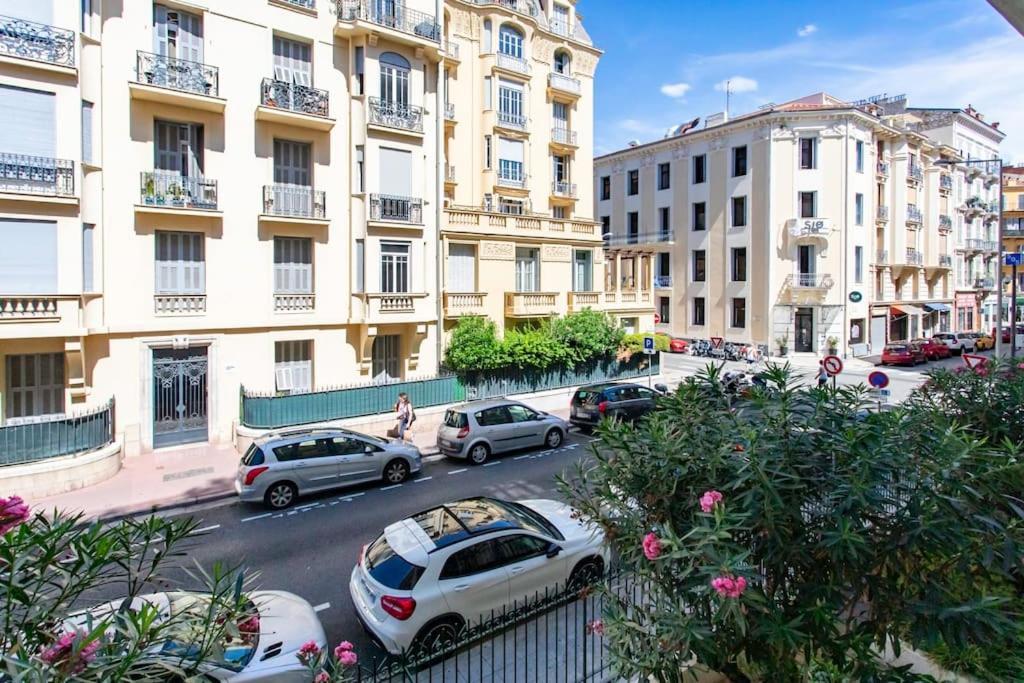 Cosy And Hyper Jean Medecin *