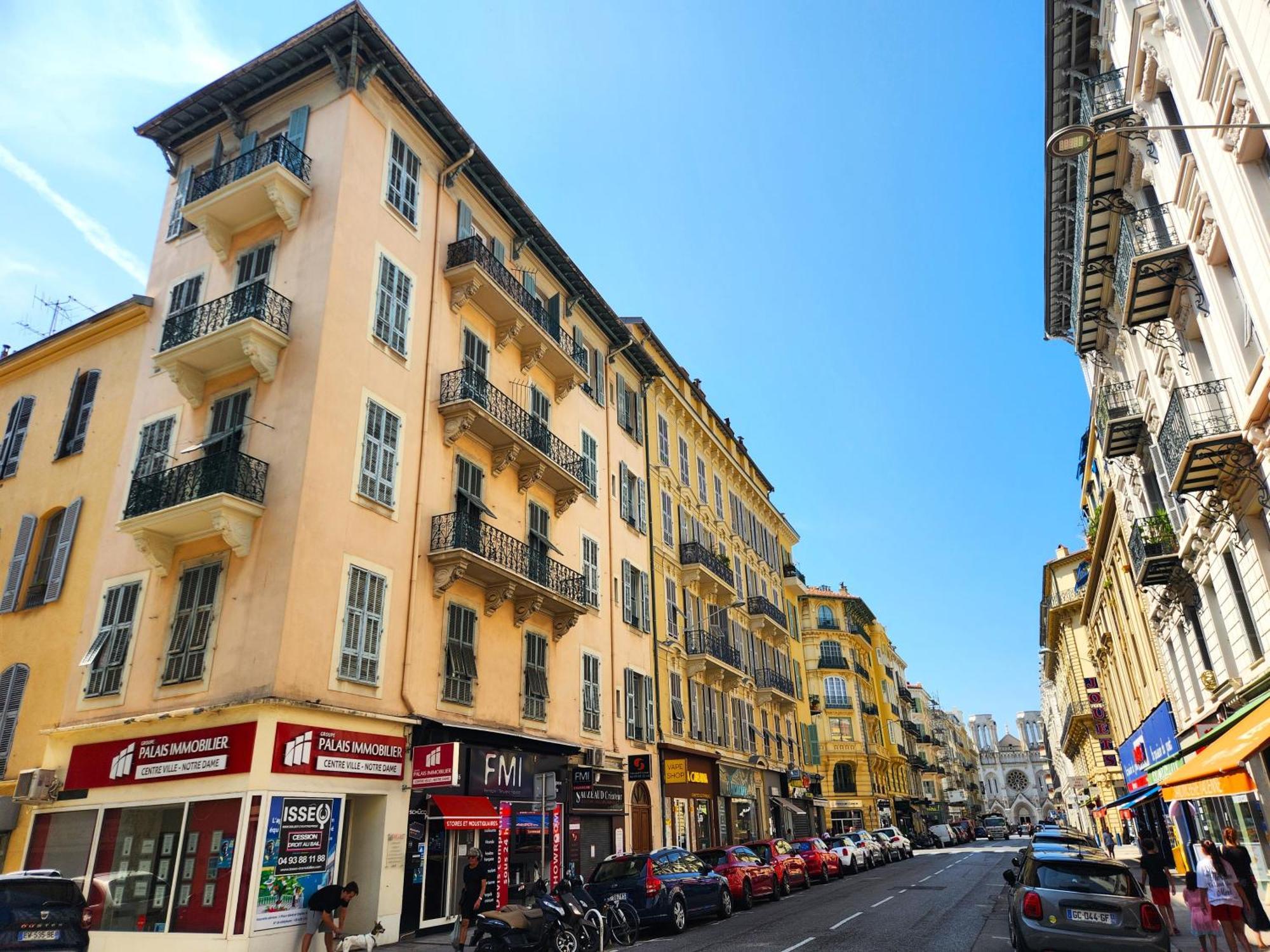 Apartment Big Flat - Le Cala - Center - 4 Bedrooms, Sleeps 13, Near Beach, Train Station, Parking, Wifi, Air Conditioning I Group I Business I Family *